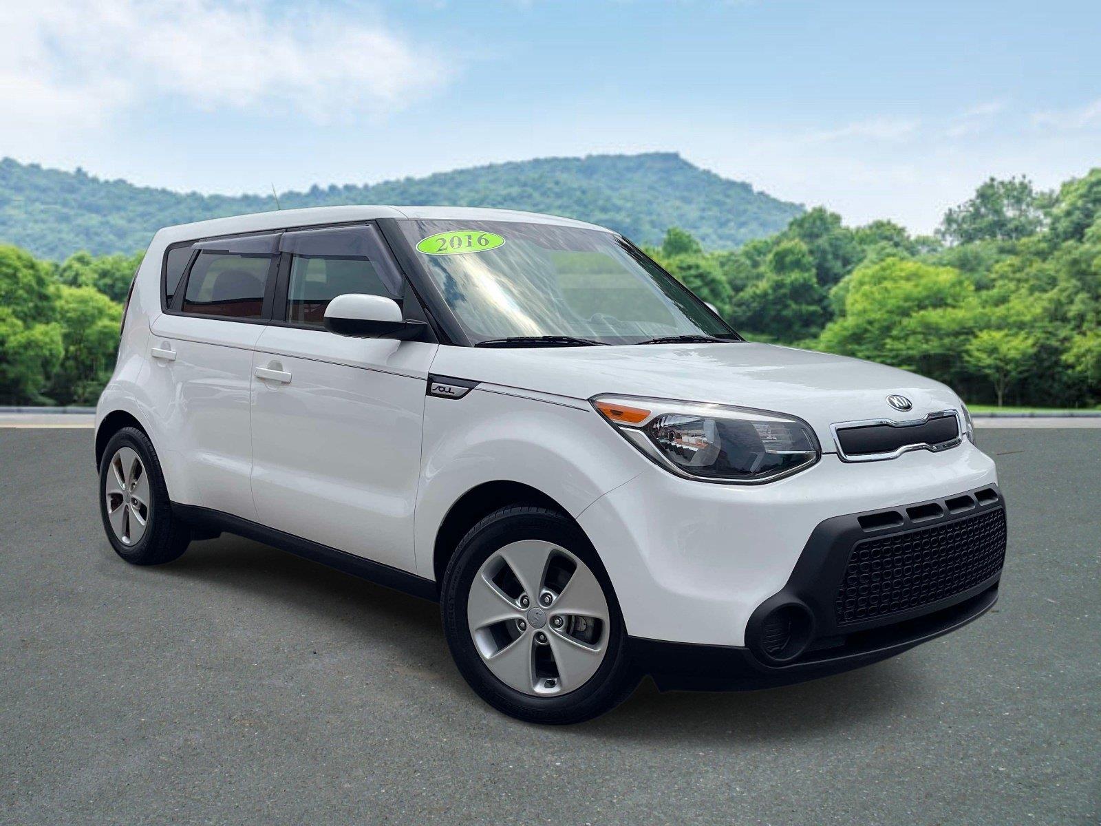 Clear White 2016 Kia Soul Wagon Front-Wheel Drive Automatic