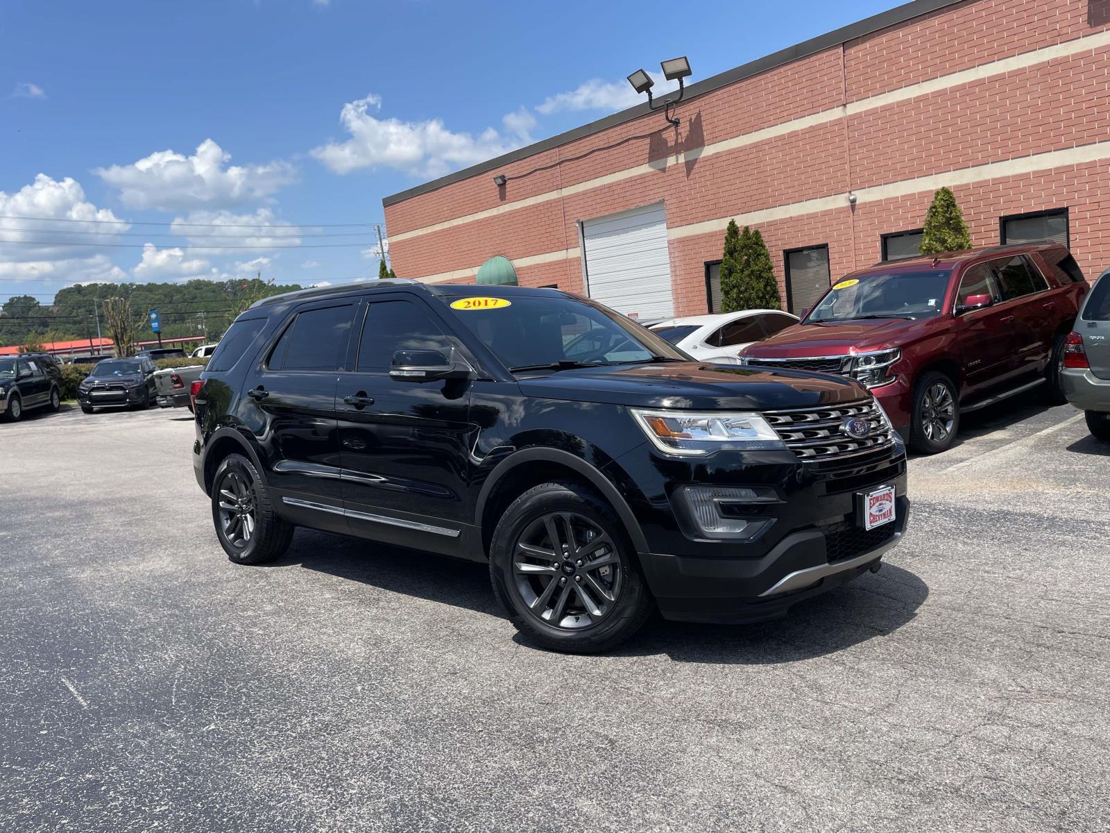 Shadow Black 2017 Ford Explorer SUV / Crossover Front-Wheel Drive 6-Speed Automatic