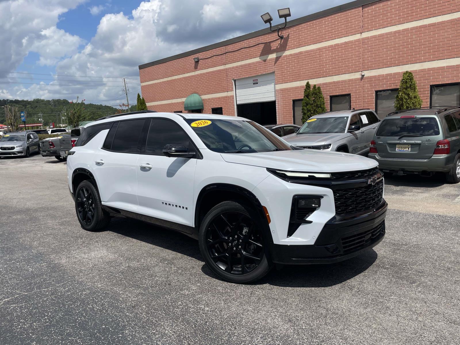 Polar White Tricoat 2026 Chevrolet Traverse SUV / Crossover Front-Wheel Drive 8-Speed Automatic