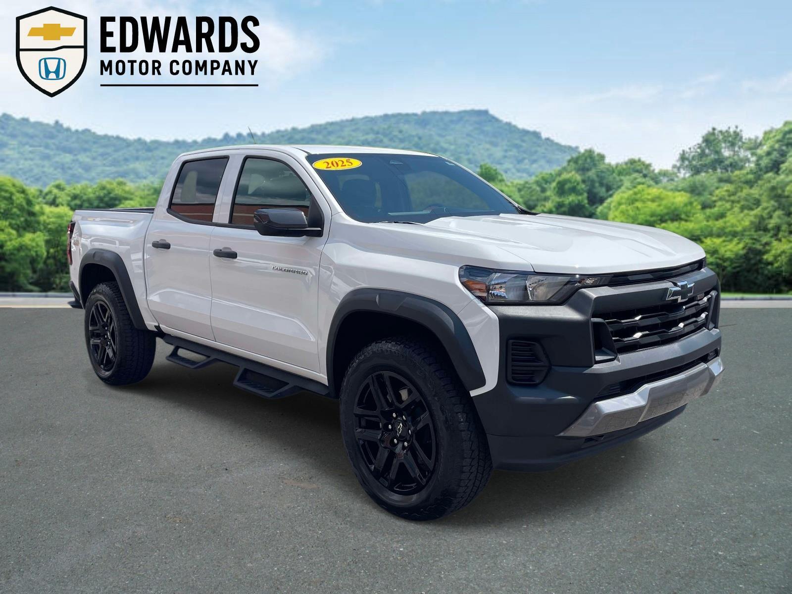 Black 2025 Chevrolet Colorado Pickup Truck Four-Wheel Drive 8-Speed Automatic