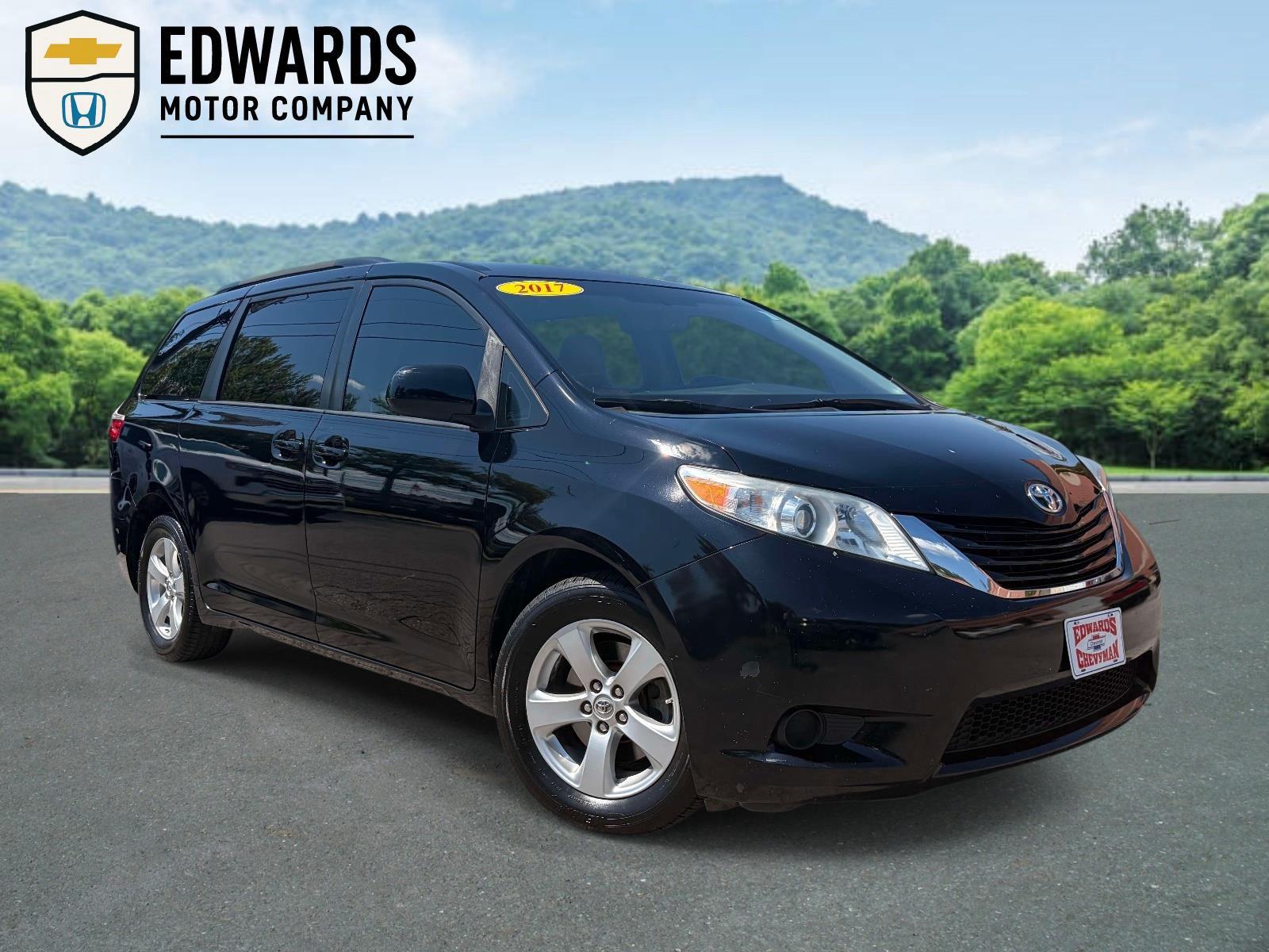 2017 Toyota Sienna LE 7-Passenger Auto Access Seat FWD