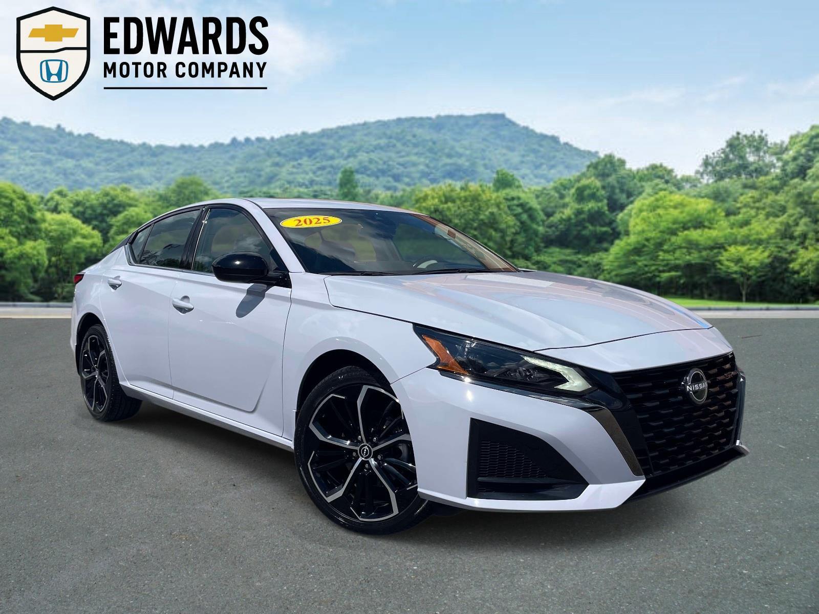 Gray Sky Pearl 2025 Nissan Altima Sedan All-Wheel Drive