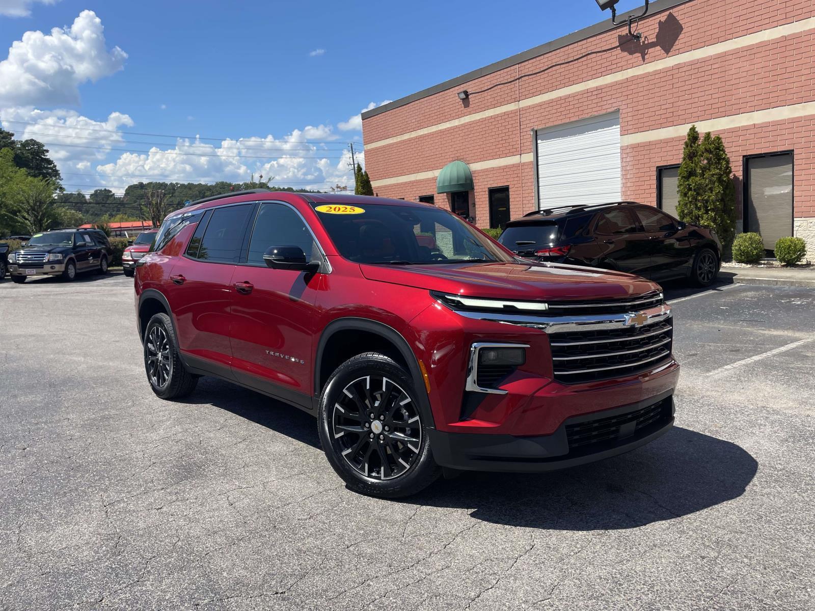 Radiant Red Tintcoat 2025 Chevrolet Traverse SUV / Crossover Front-Wheel Drive 8-Speed Automatic