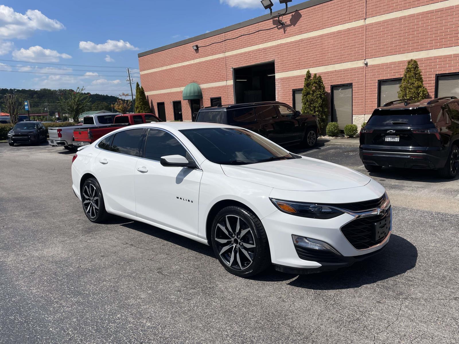 Summit White 2023 Chevrolet Malibu Sedan Front-Wheel Drive Continuously Variable Transmission