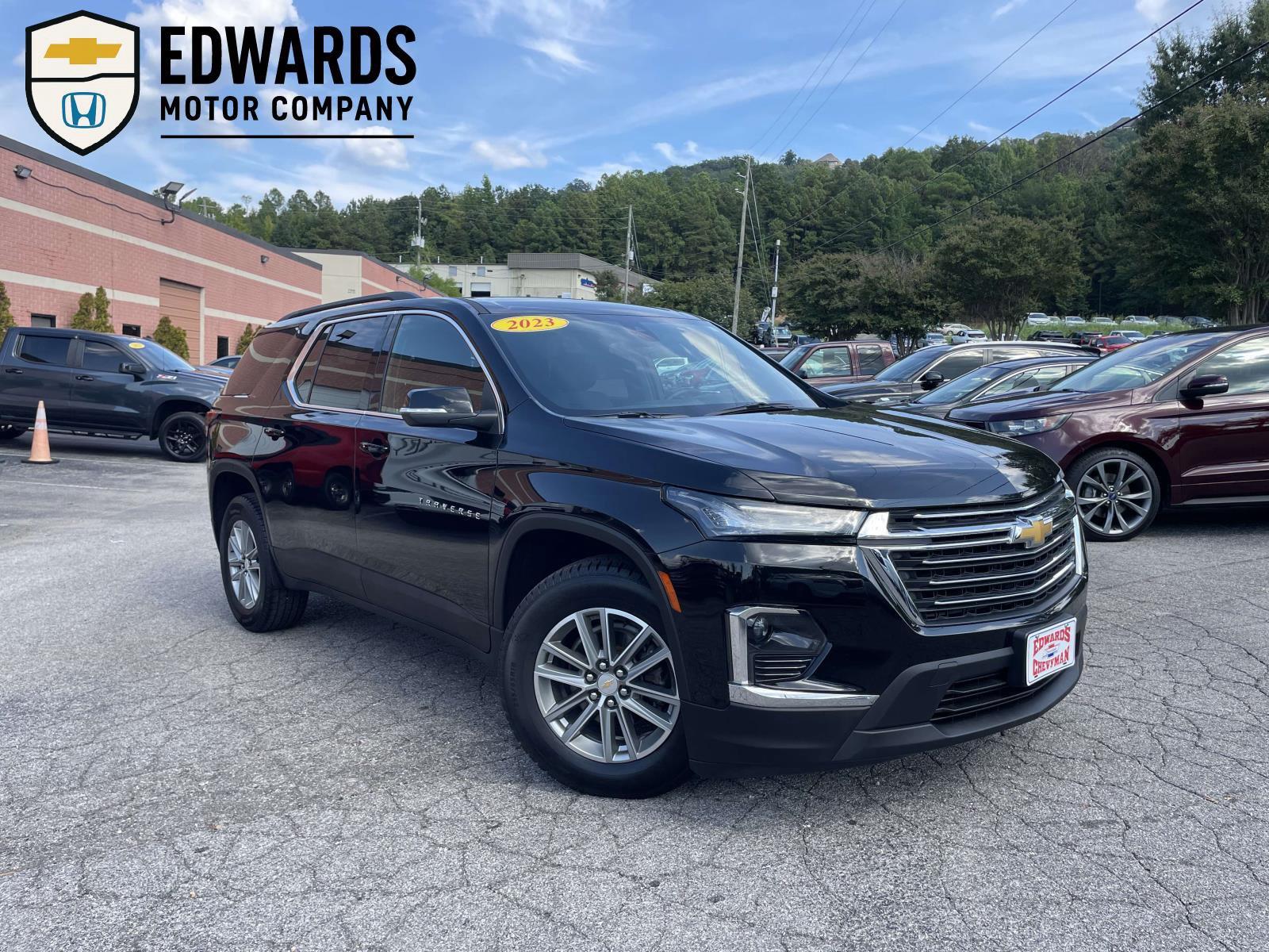  2023 Chevrolet Traverse LT Cloth FWD   