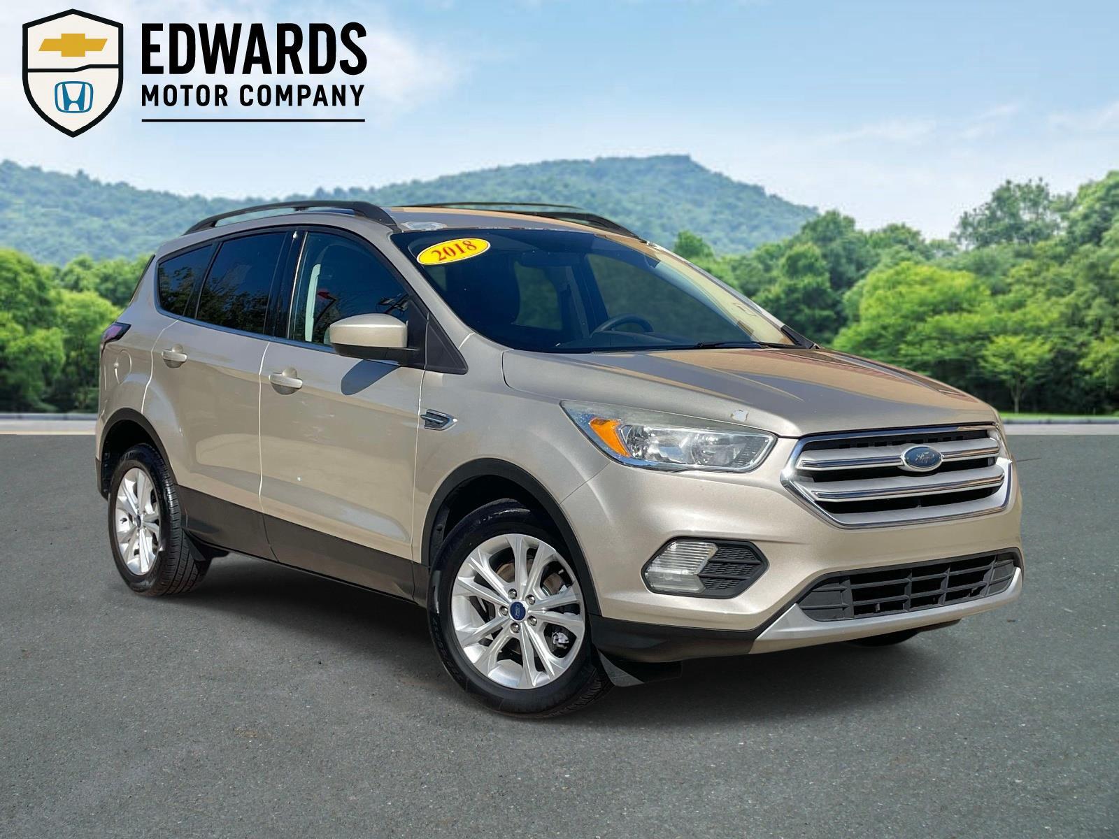 White Gold Metallic 2018 Ford Escape SUV / Crossover Front-Wheel Drive 6-Speed Automatic