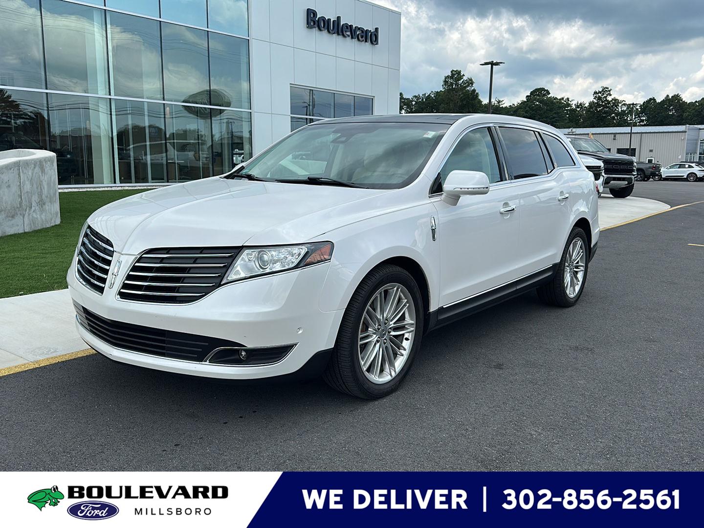 White 2019 Lincoln MKT SUV / Crossover