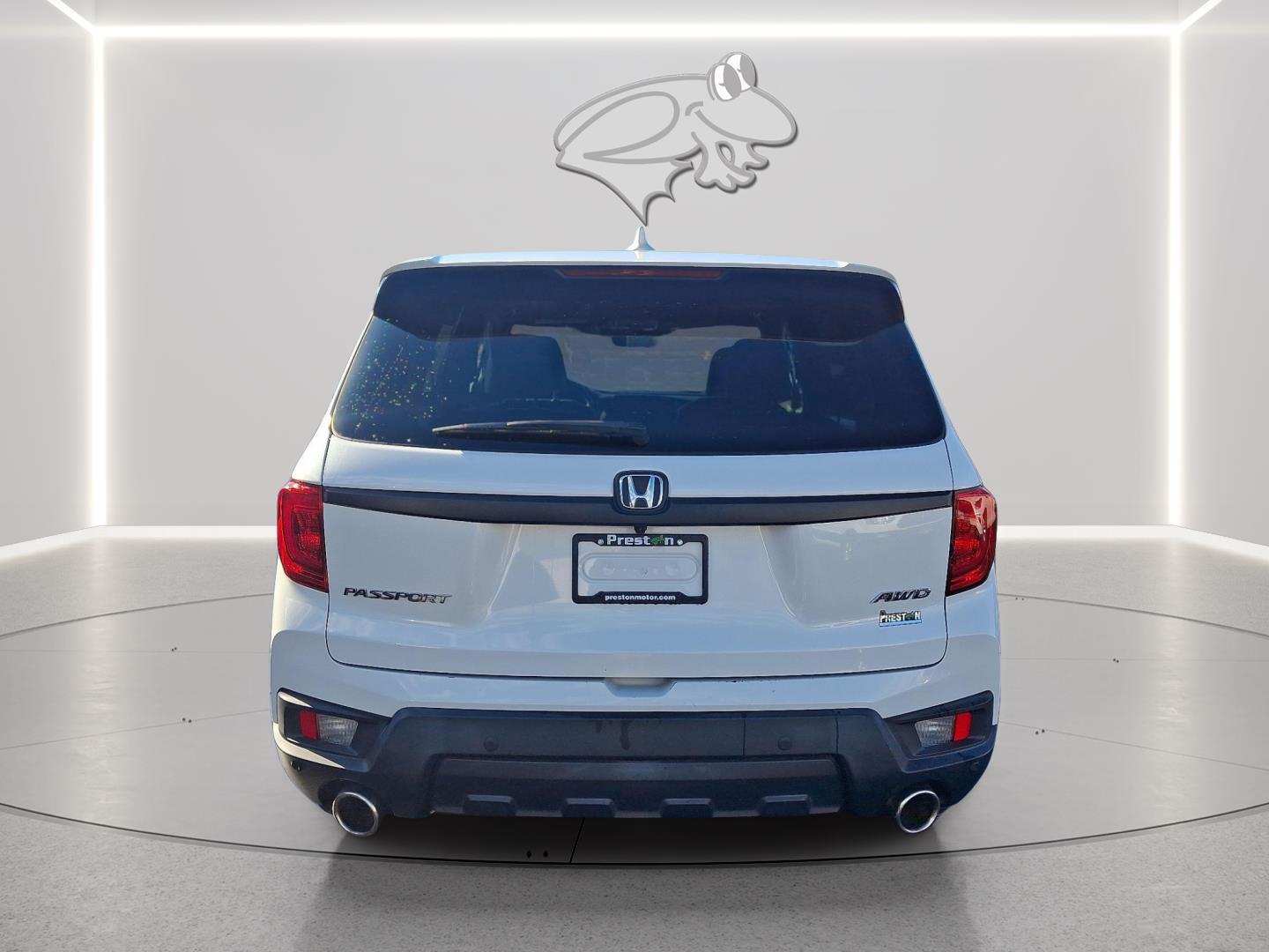 View vehicle photo 4