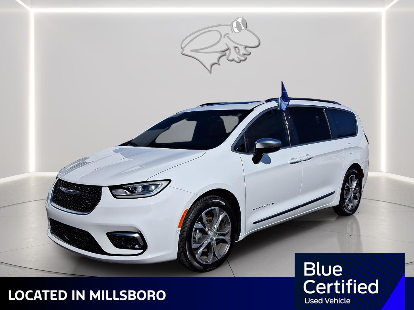 Bright White Clearcoat 2026 Chrysler Pacifica Pinnacle FWD Minivan Front-Wheel Drive 9-Speed Automatic