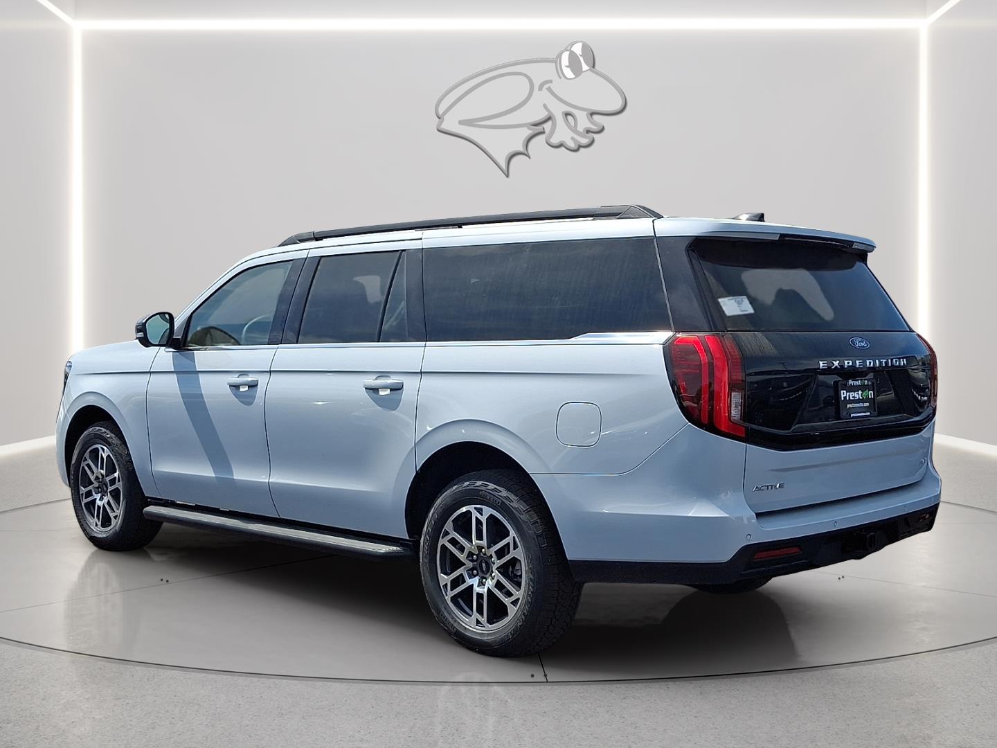 View vehicle photo 2