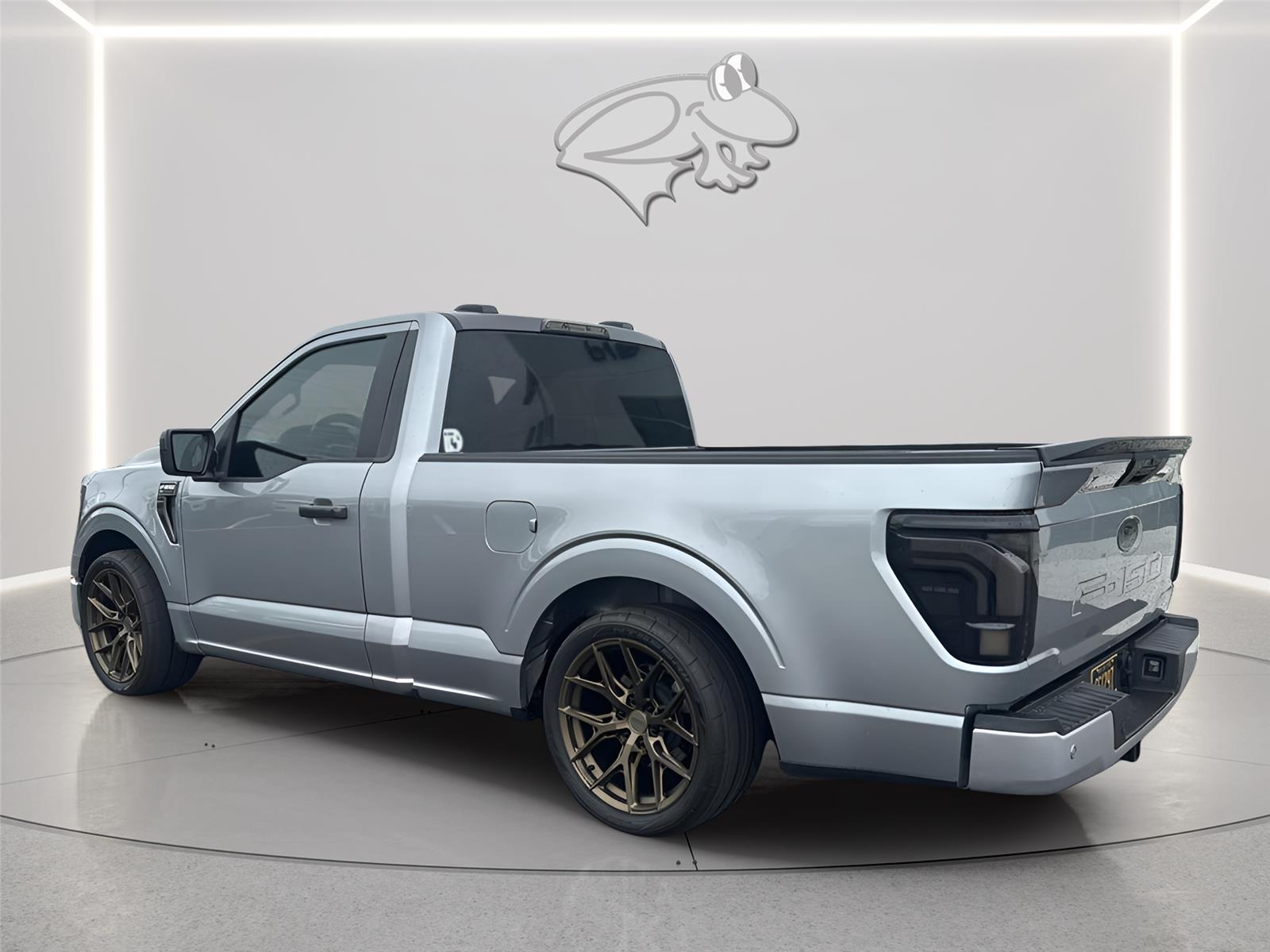 View vehicle photo 4