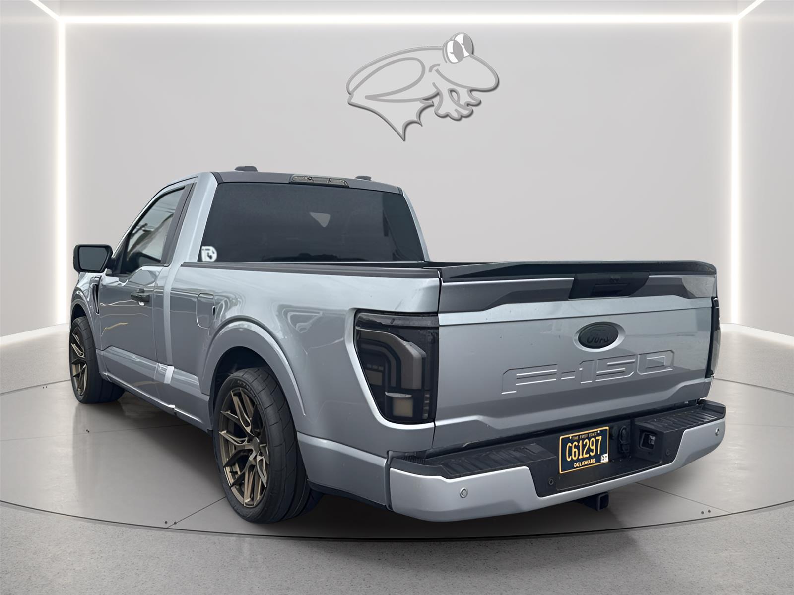 View vehicle photo 5