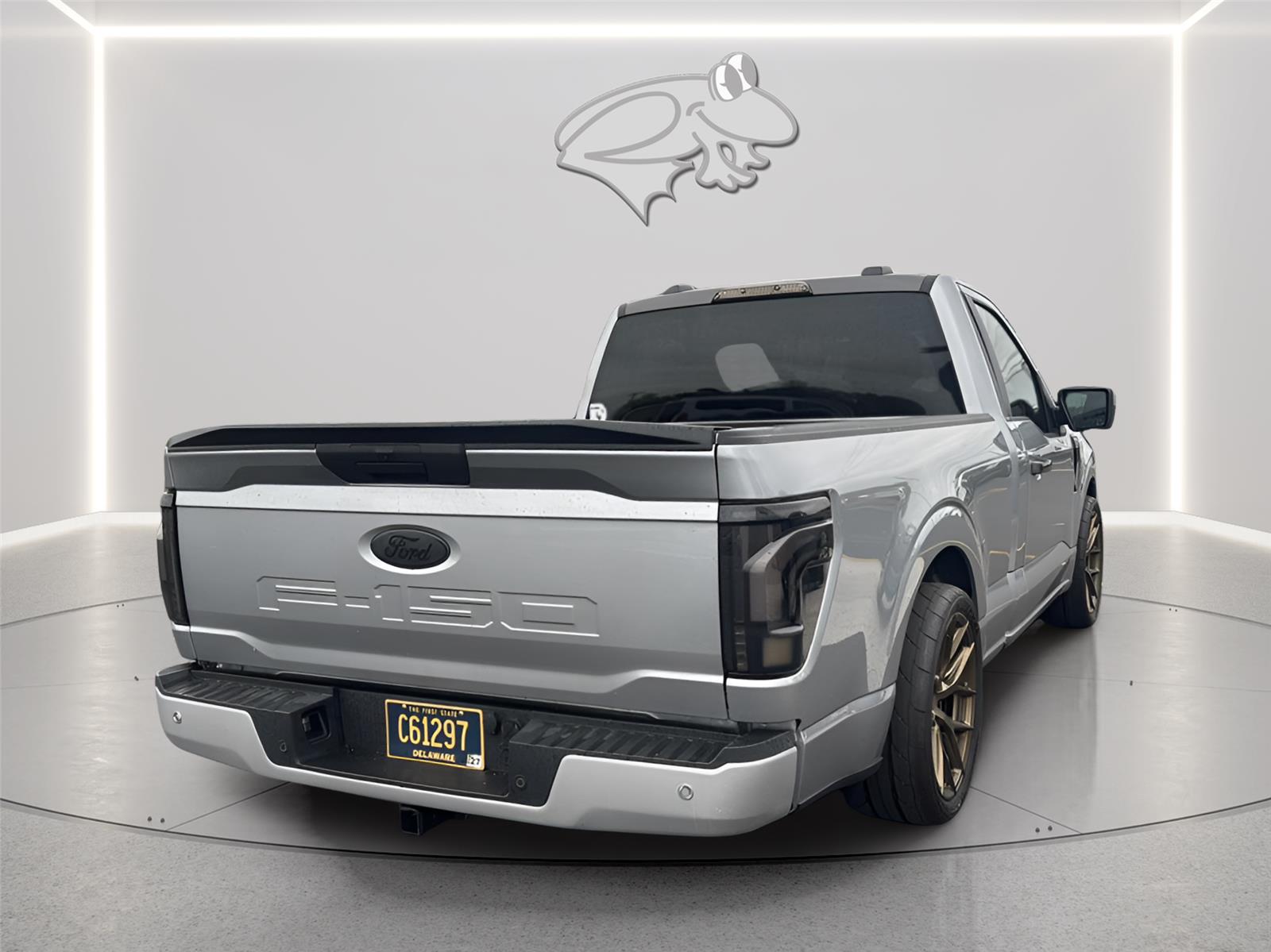 View vehicle photo 7