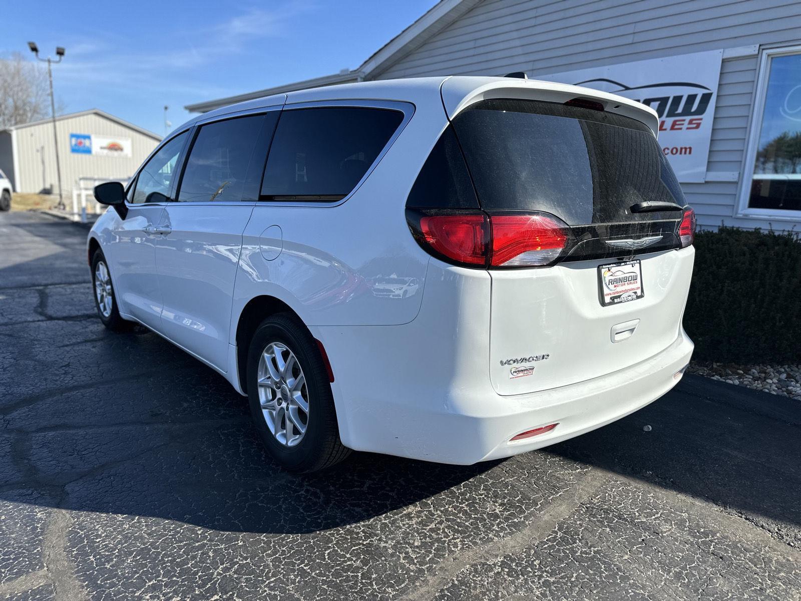 2023 Chrysler Voyager LX photo 5