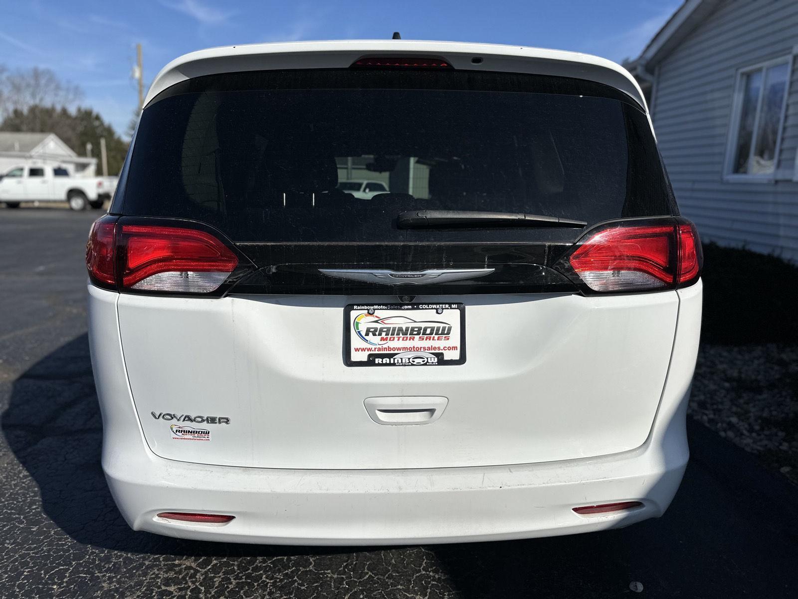 2023 Chrysler Voyager LX photo 8