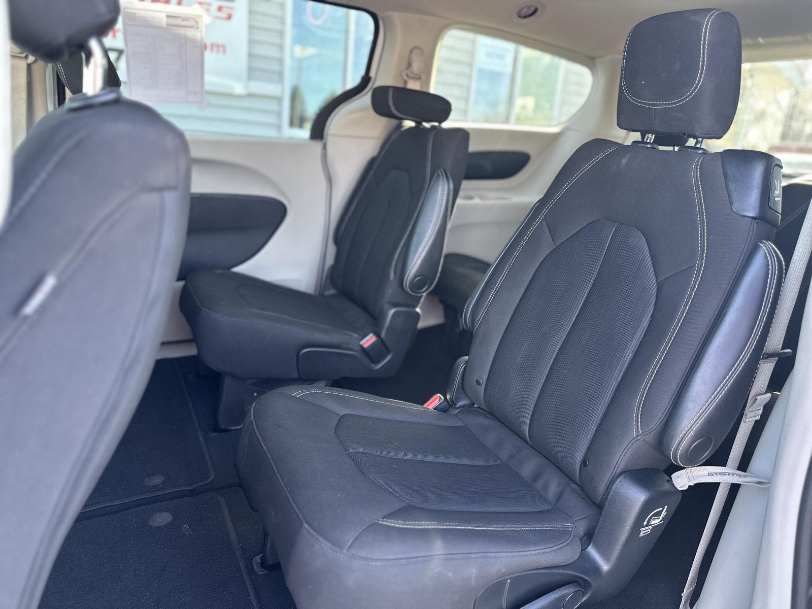2023 Chrysler Voyager LX photo 9