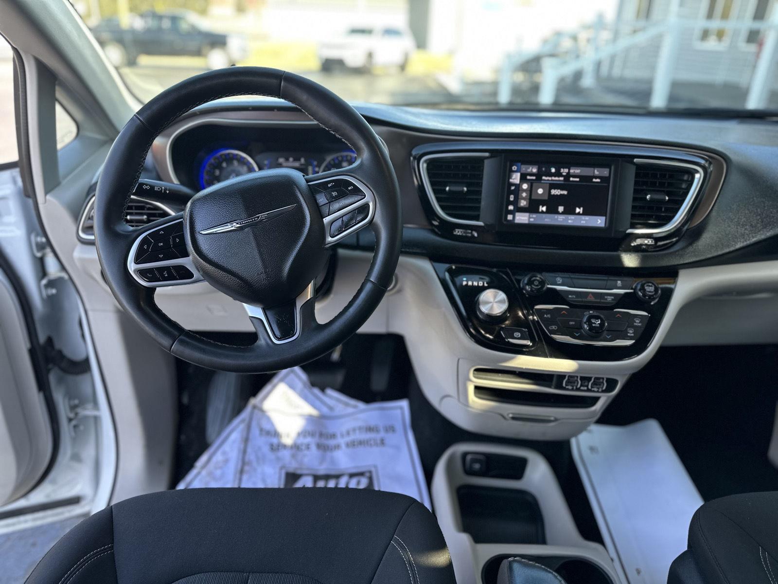 2023 Chrysler Voyager LX photo 12
