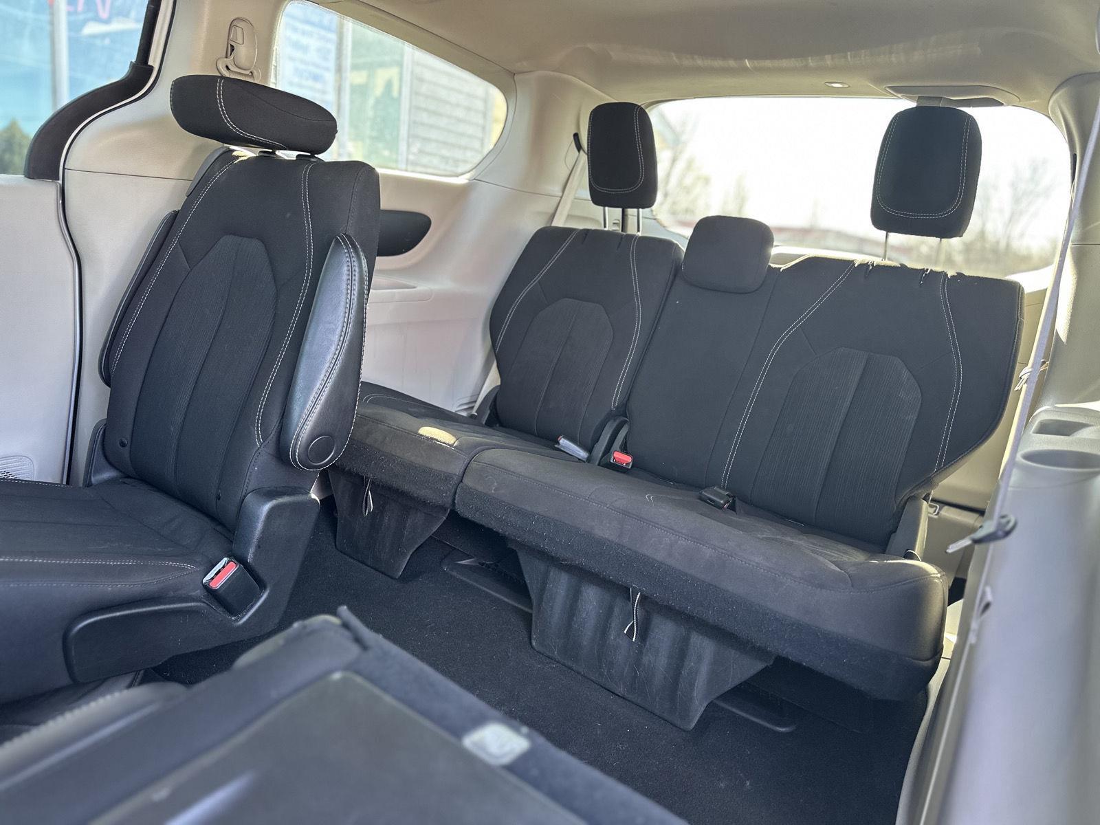 2023 Chrysler Voyager LX photo 13