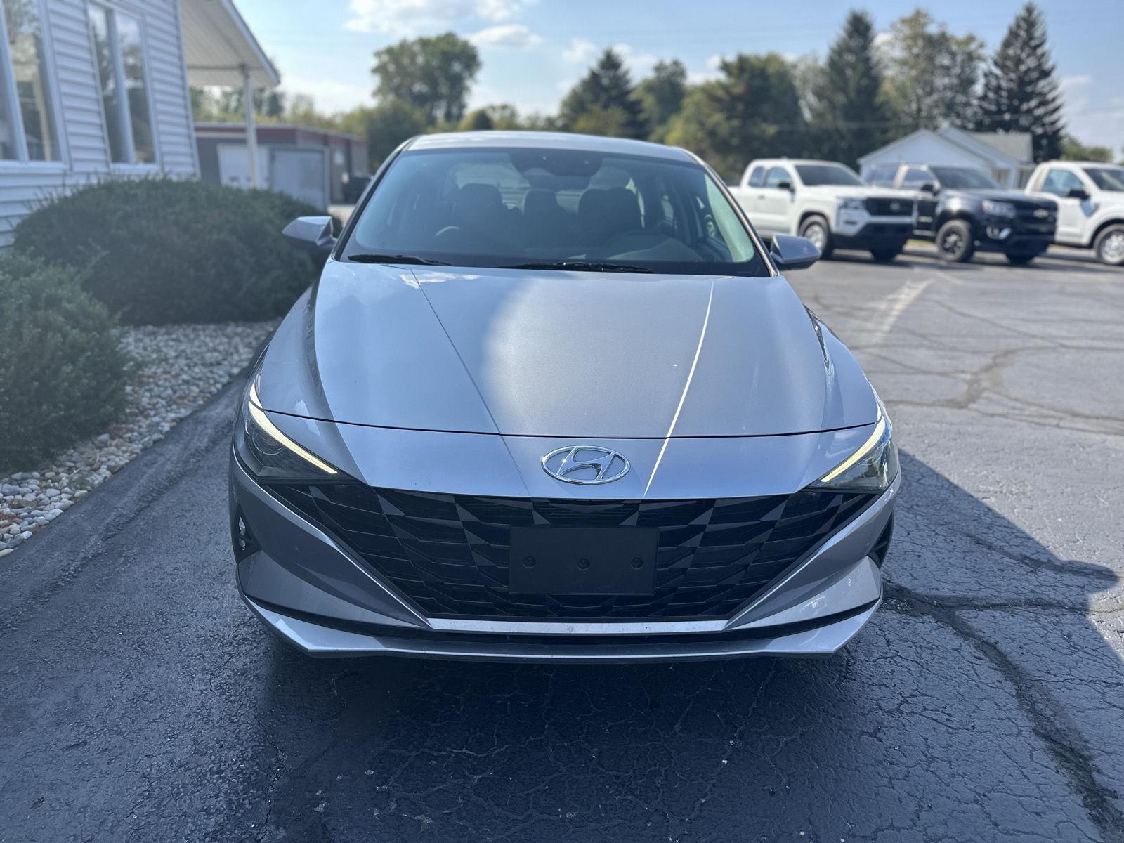 2023 Hyundai Elantra SEL photo 2