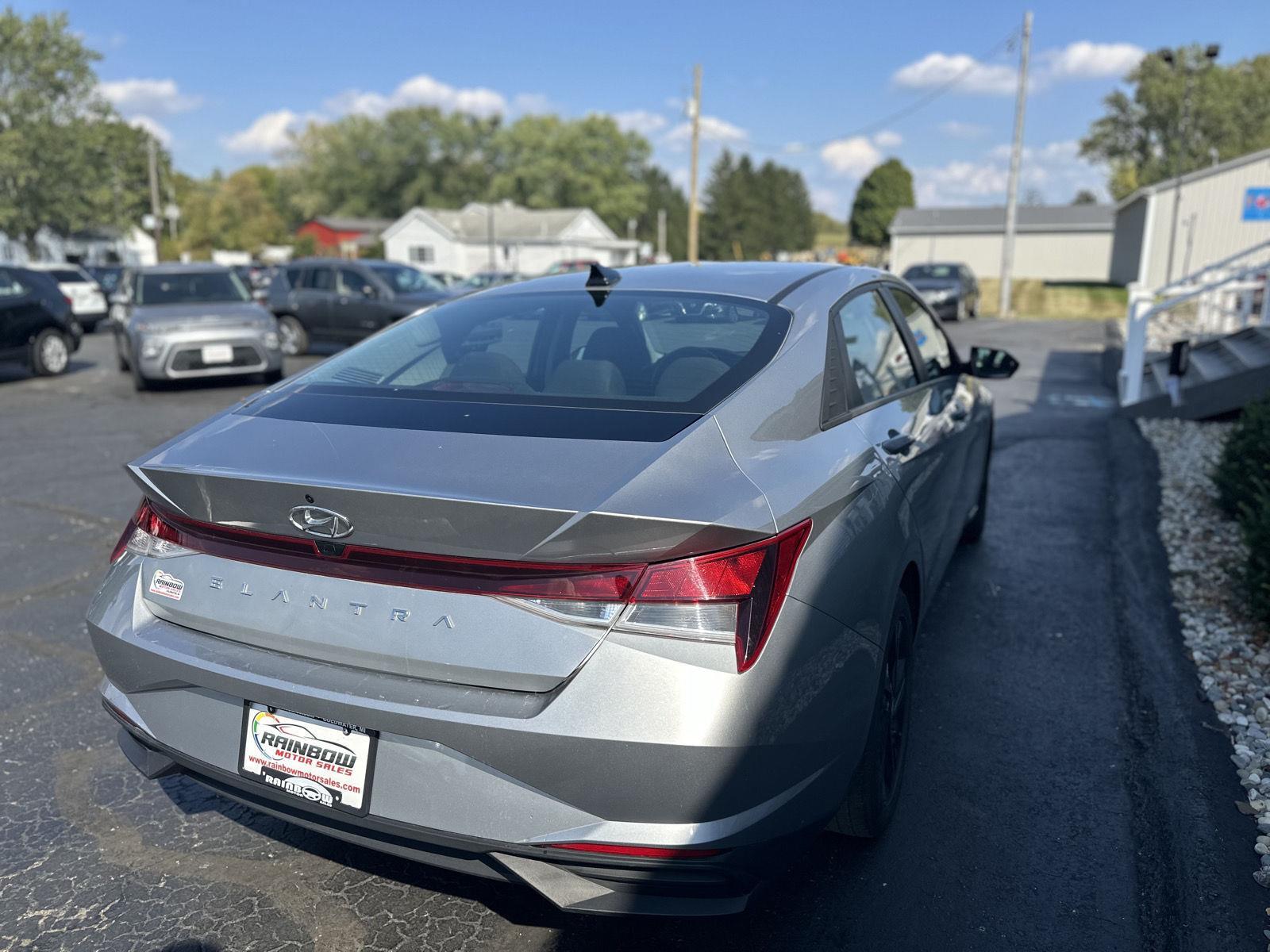 2023 Hyundai Elantra SEL photo 7