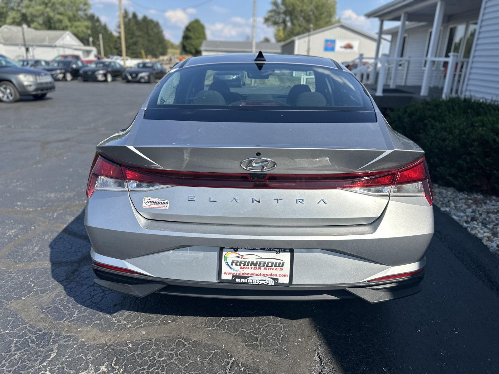2023 Hyundai Elantra SEL photo 8