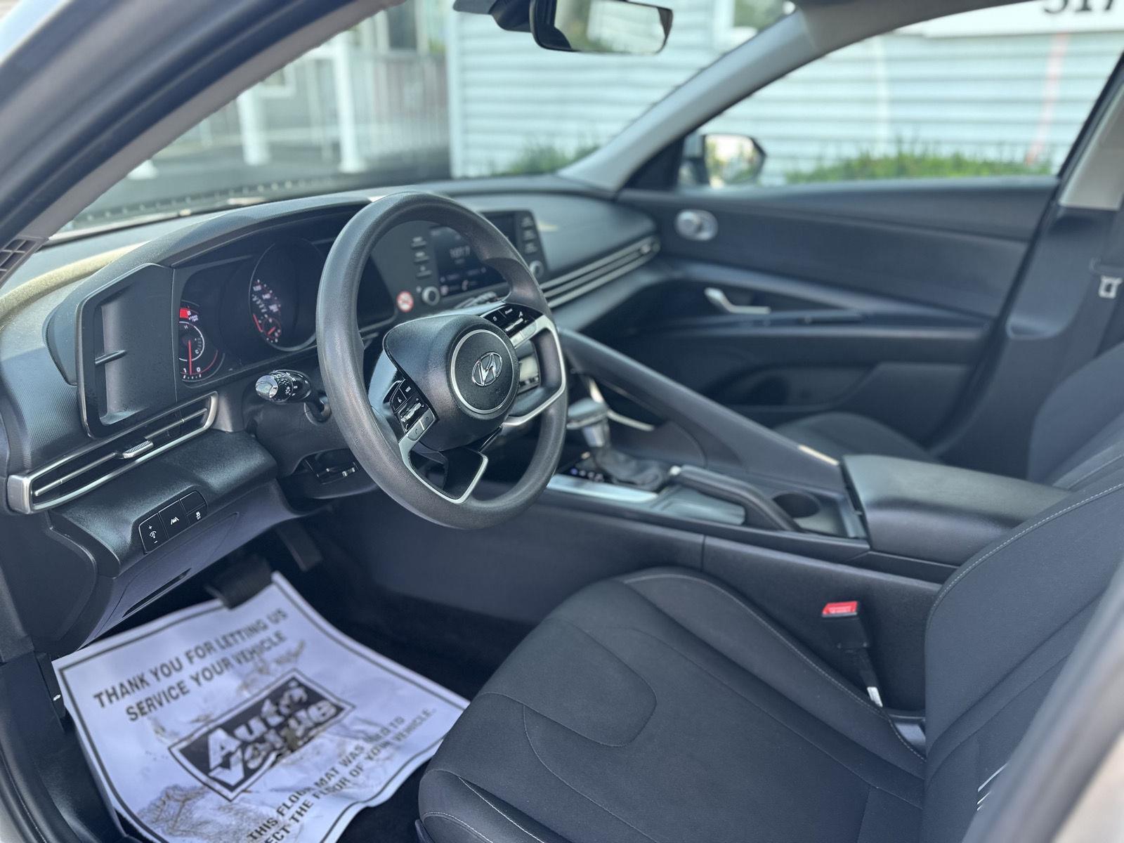 2023 Hyundai Elantra SEL photo 16