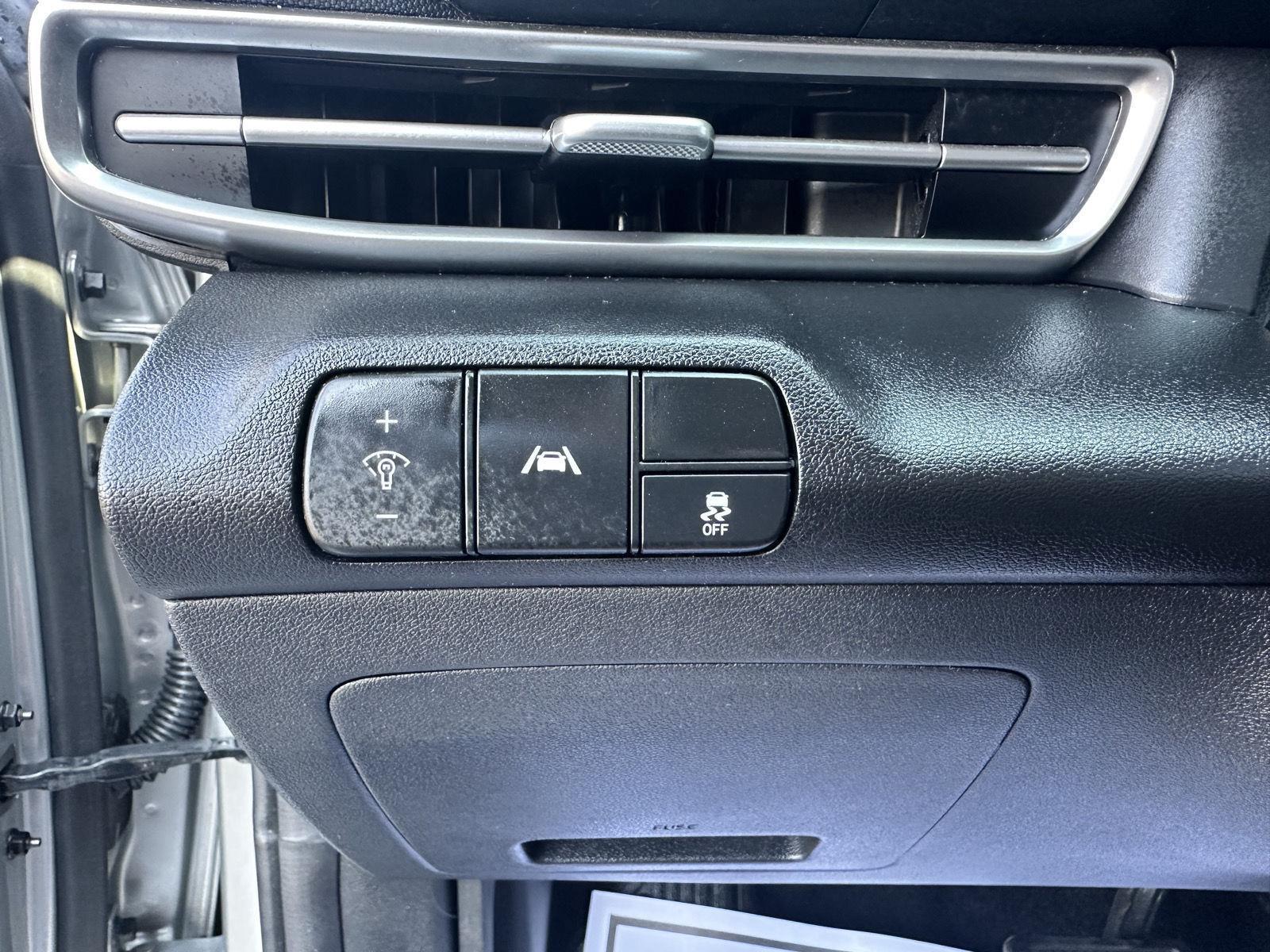 2023 Hyundai Elantra SEL photo 17