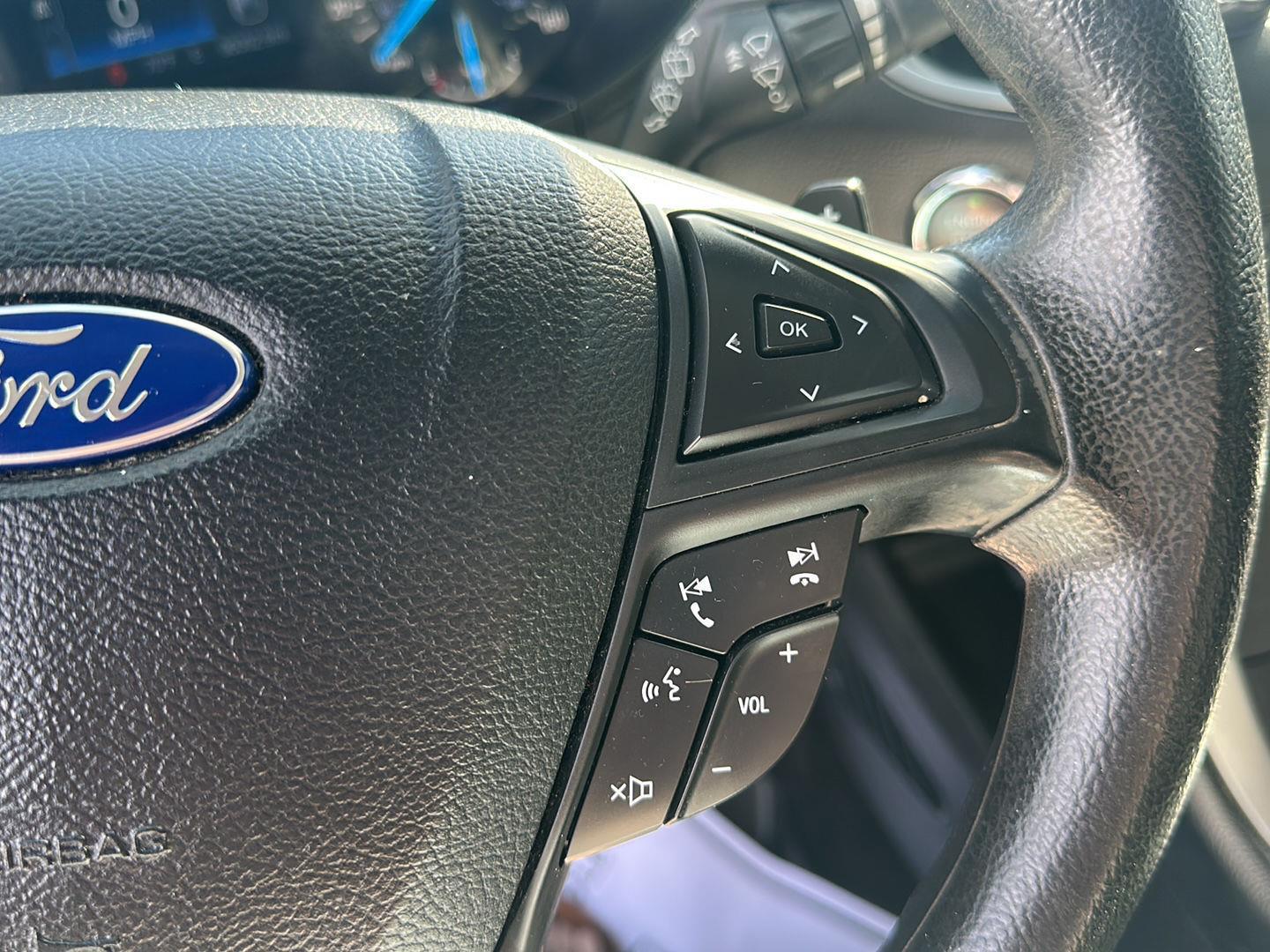2017 Ford Edge SE photo 15