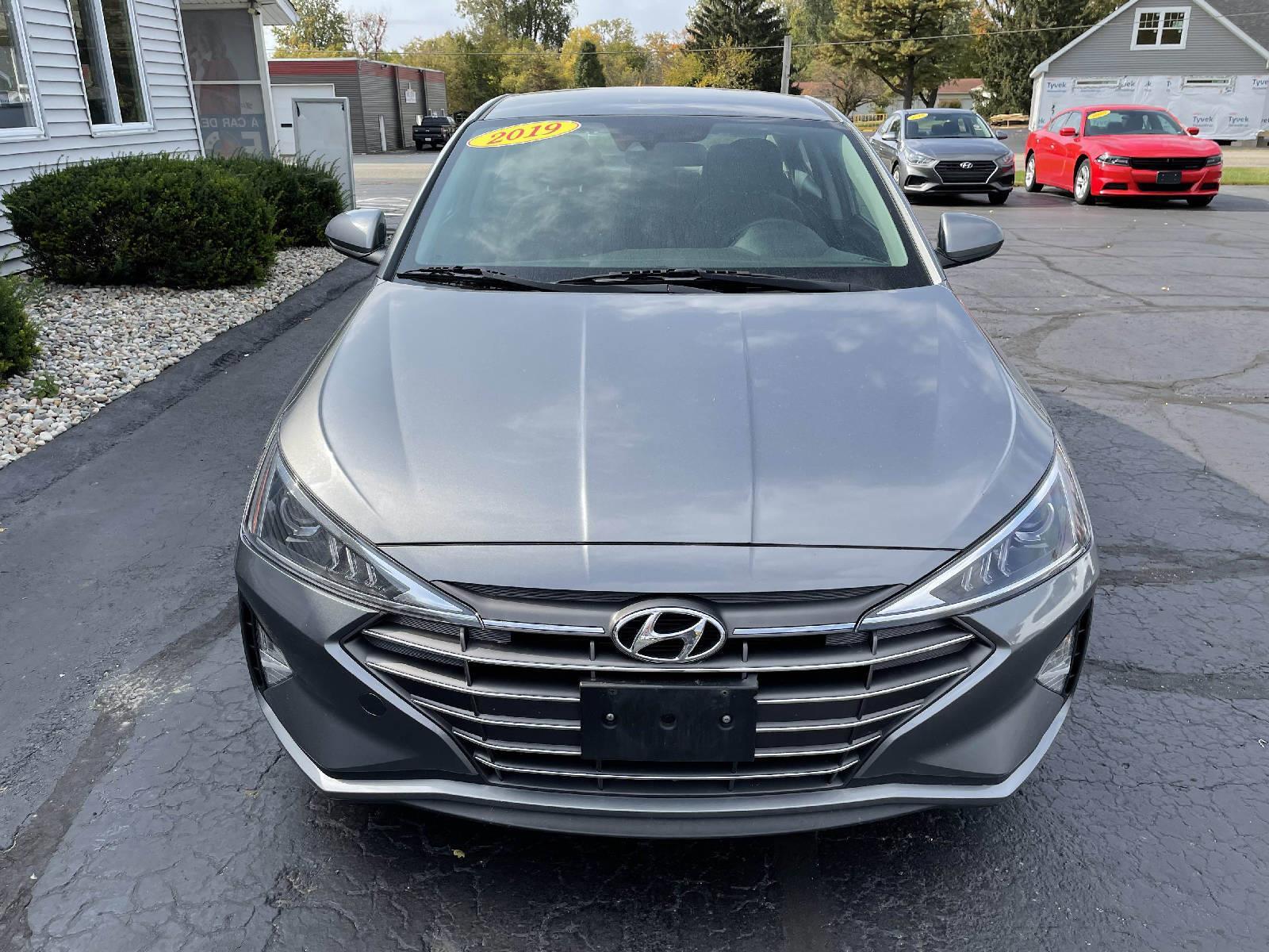 2019-hyundai-elantra-sel-rainbow-motors