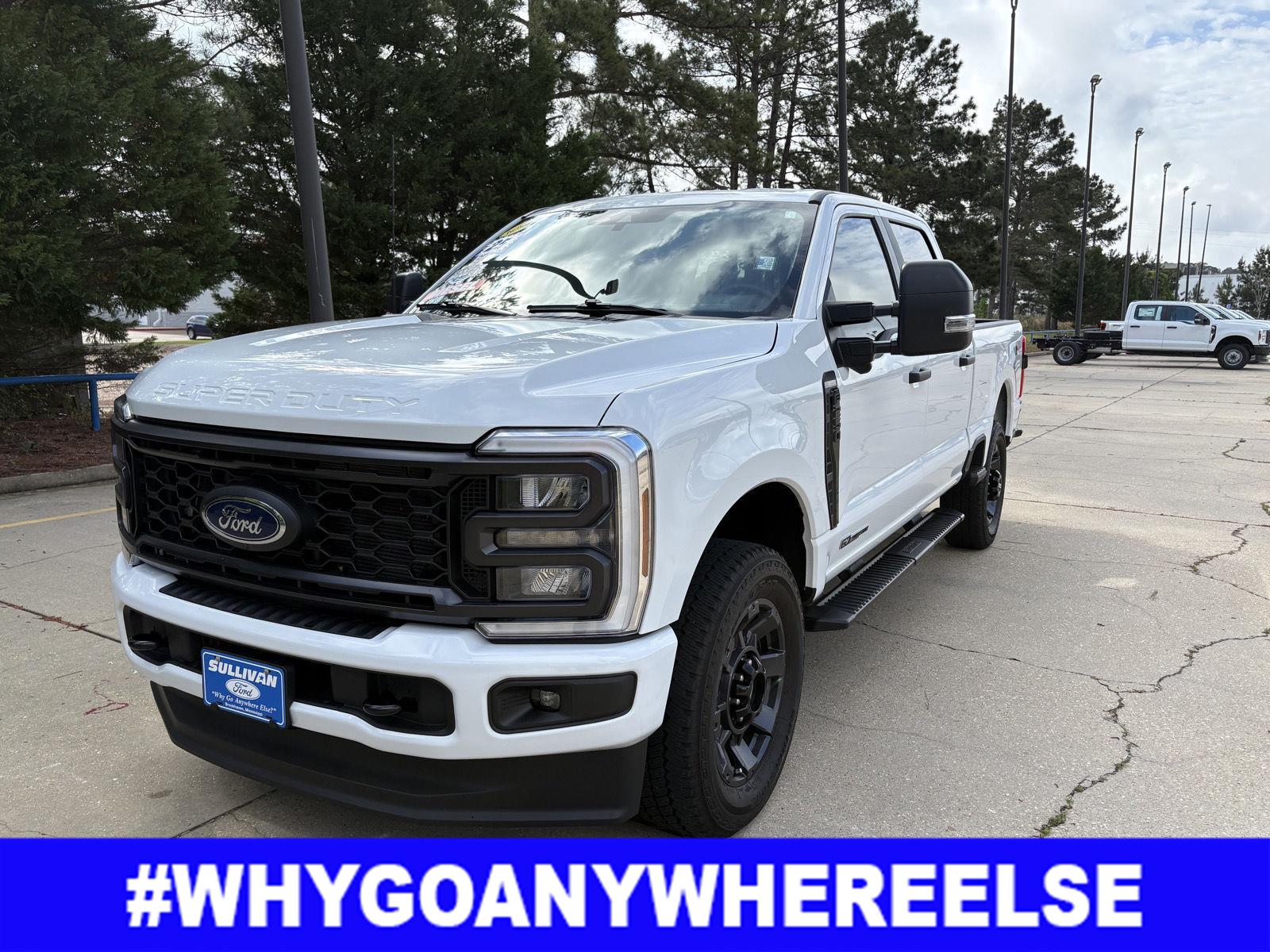 Oxford White 2025 Ford F-250 Super Duty XL Crew Cab 4WD Pickup Truck Four-Wheel Drive Automatic