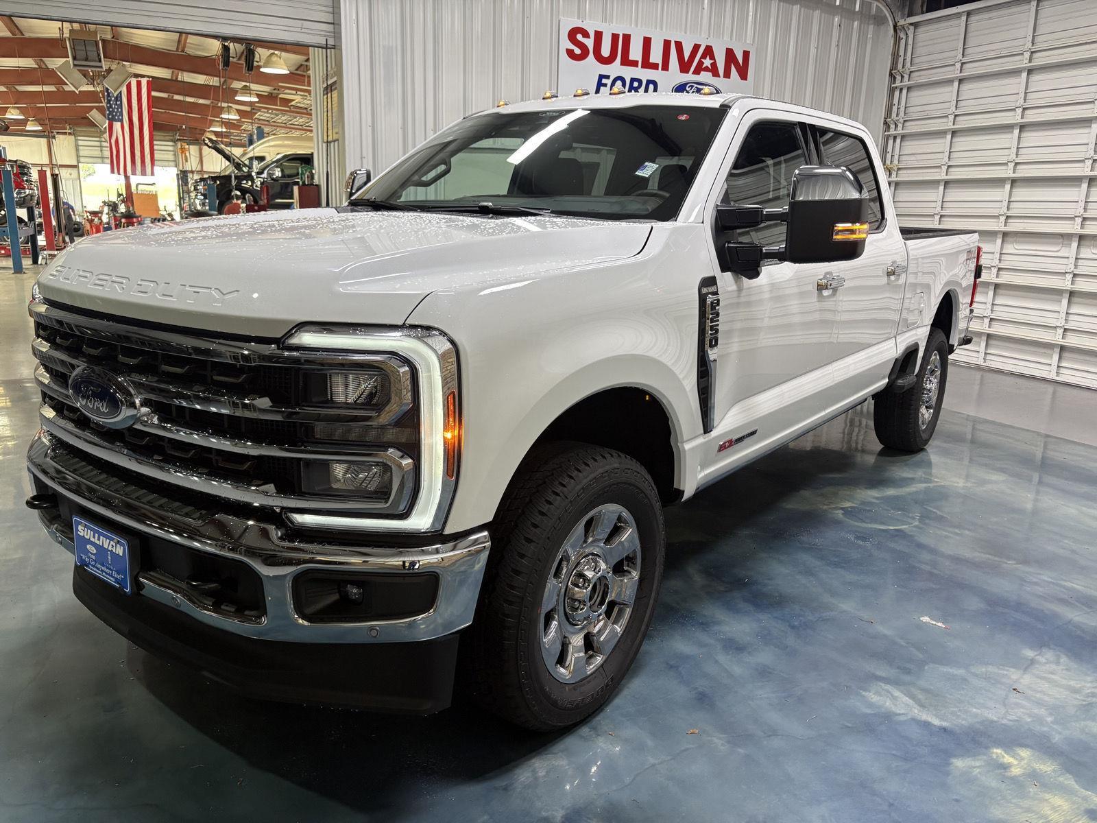 Star White Metallic Tri-Coat 2026 Ford F-250 Super Duty Pickup Truck Four-Wheel Drive Automatic