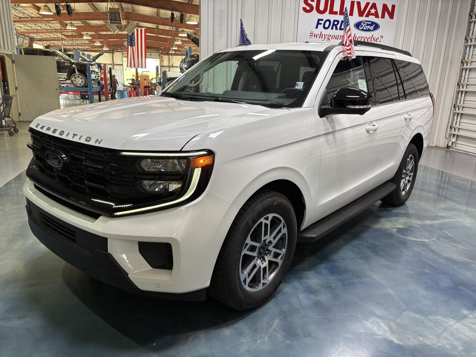Star White Metallic Tri-Coat 2026 Ford Expedition SUV / Crossover 4X2 Automatic