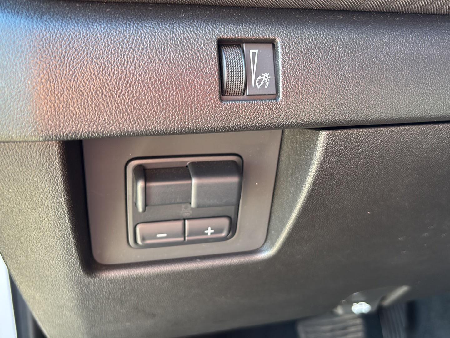 Used 2024 Summit White Chevrolet Z71 image 18