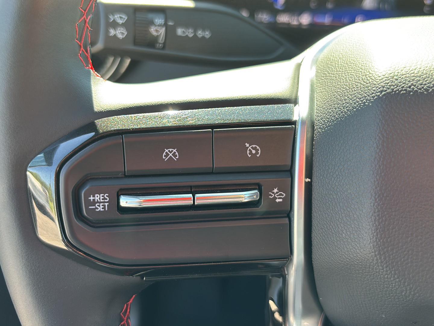 Used 2024 Summit White Chevrolet Z71 image 20