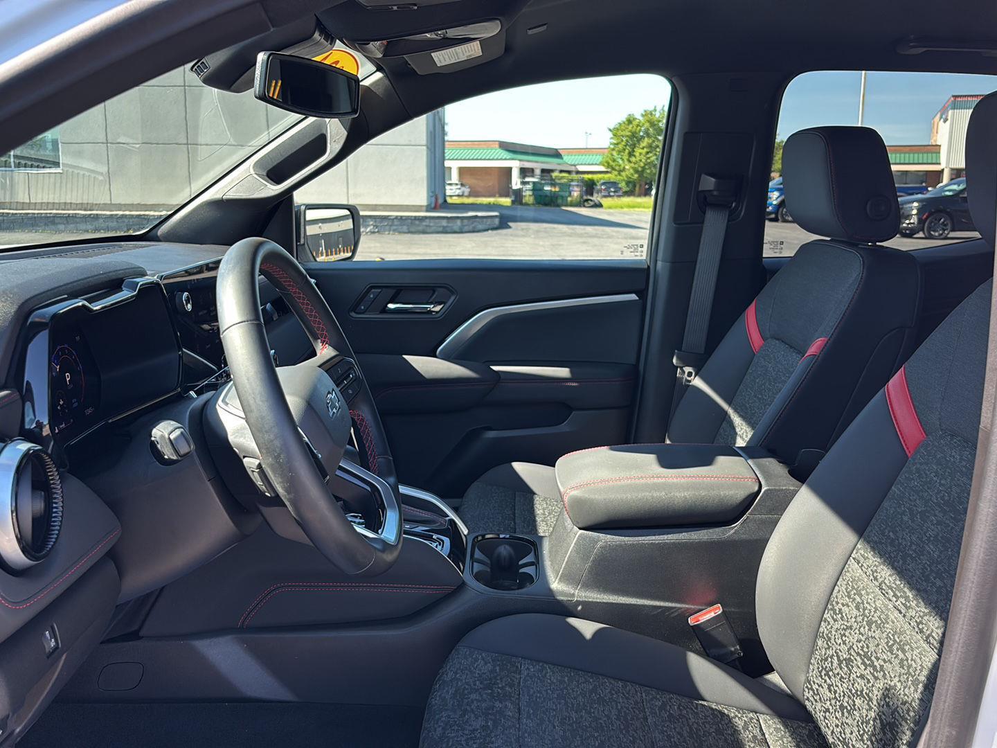 Used 2024 Summit White Chevrolet Z71 image 31