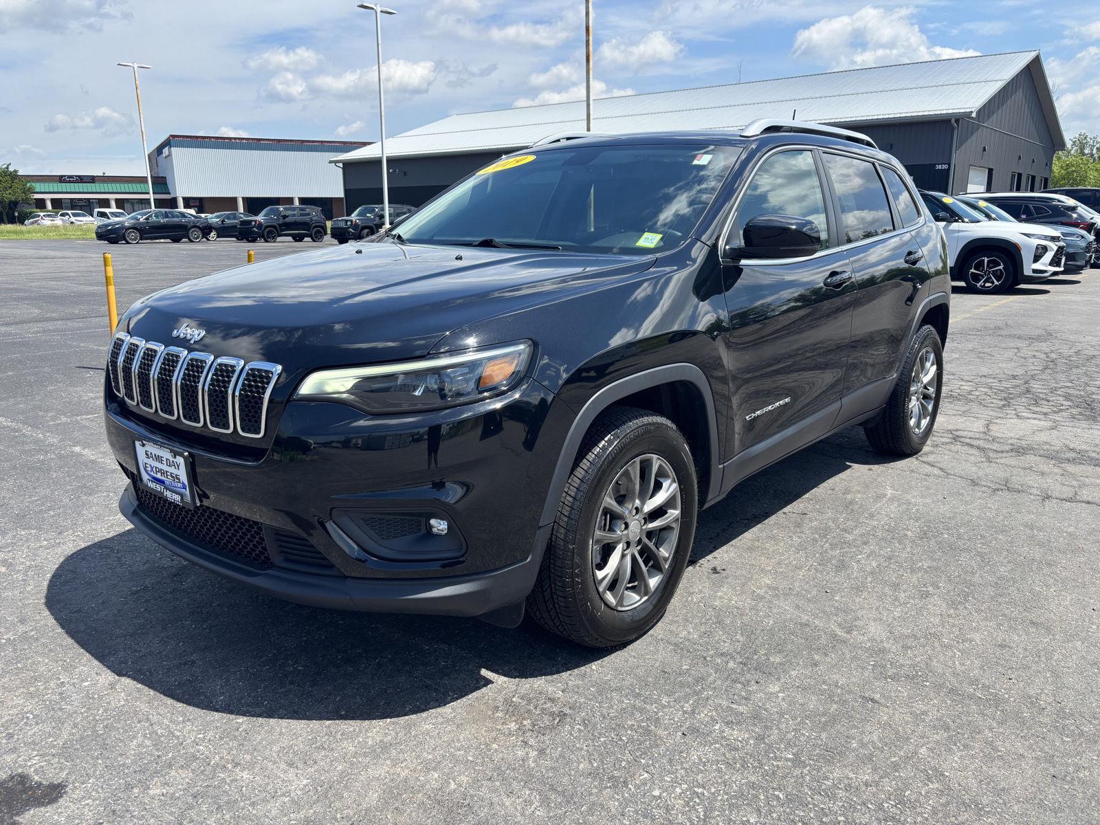 Used 2019 Diamond Black Crystal Pearlcoa Jeep Latitude Plus image 3