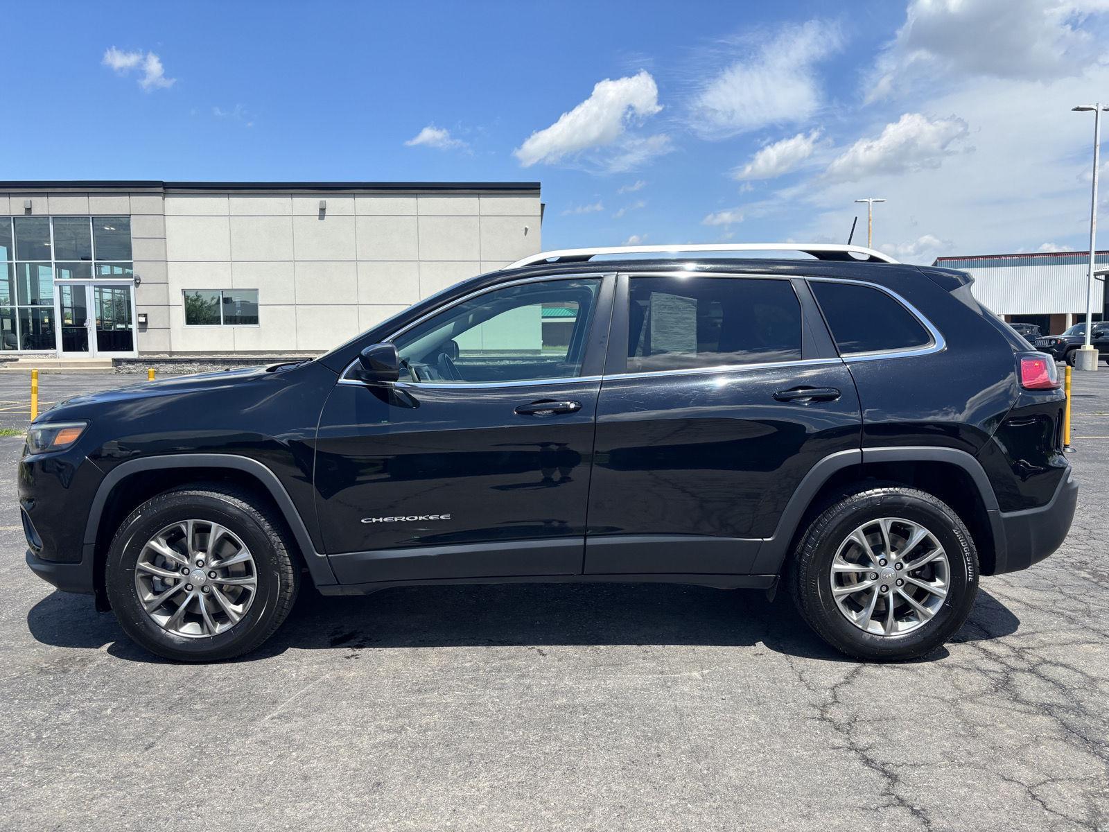Used 2019 Diamond Black Crystal Pearlcoa Jeep Latitude Plus image 4