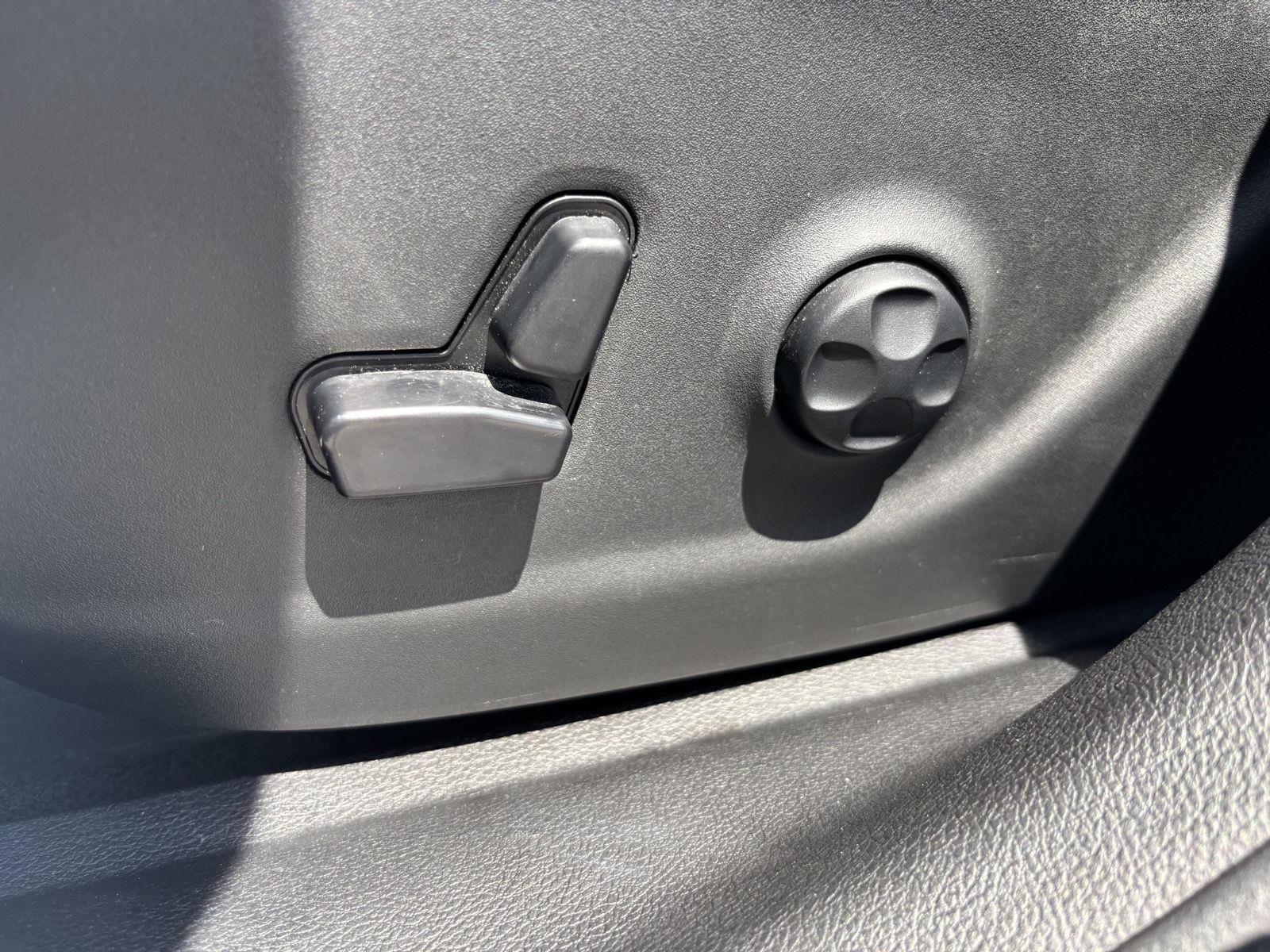 Used 2019 Diamond Black Crystal Pearlcoa Jeep Latitude Plus image 14