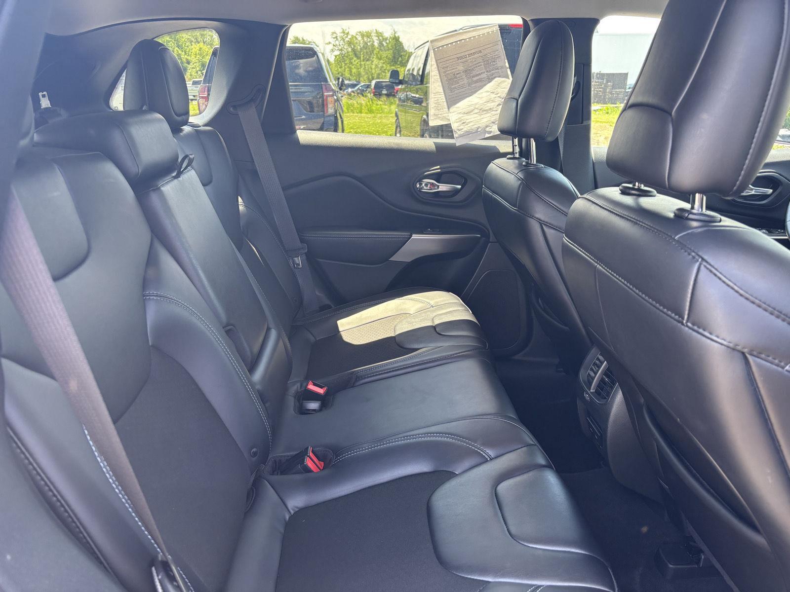 Used 2019 Diamond Black Crystal Pearlcoa Jeep Latitude Plus image 32