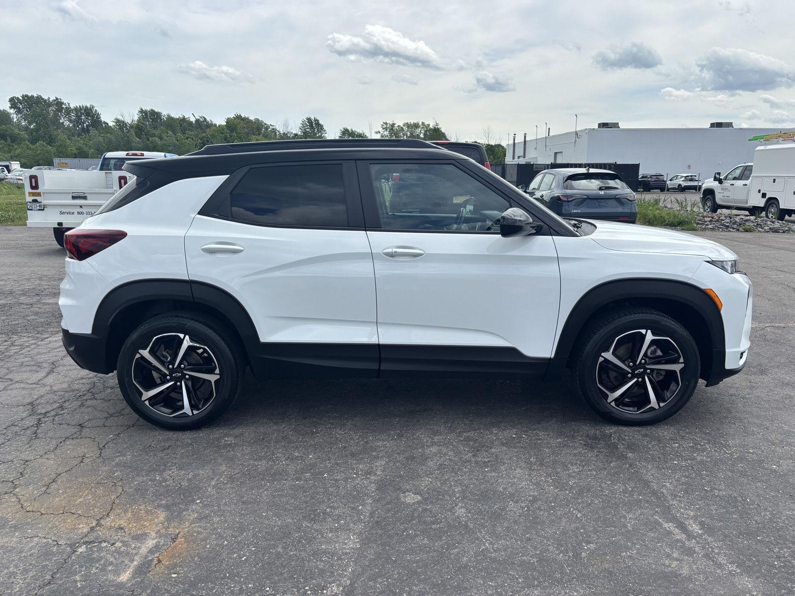 Used 2023 Summit White Chevrolet RS image 8