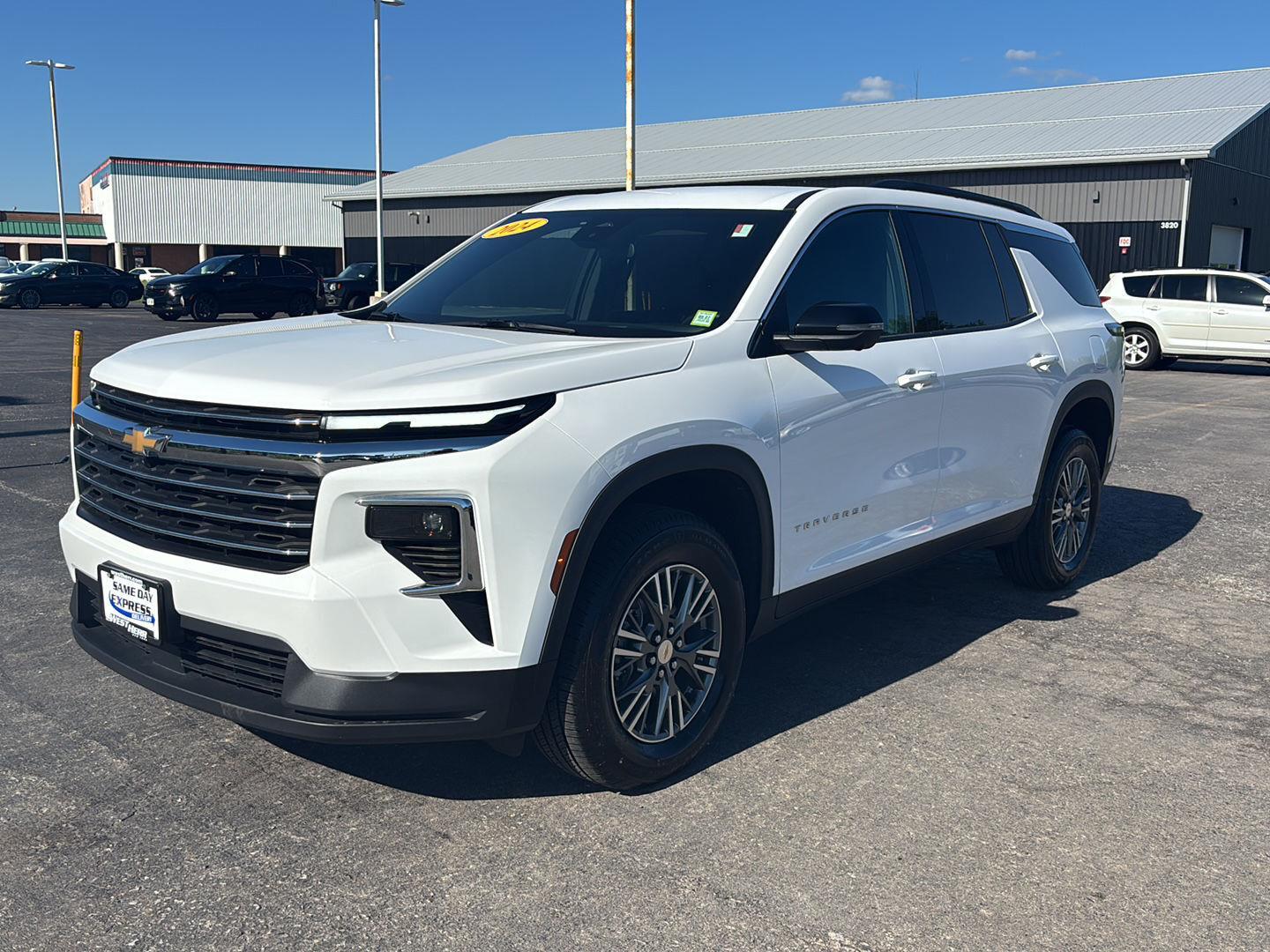 Used 2024 Summit White Chevrolet LT image 3