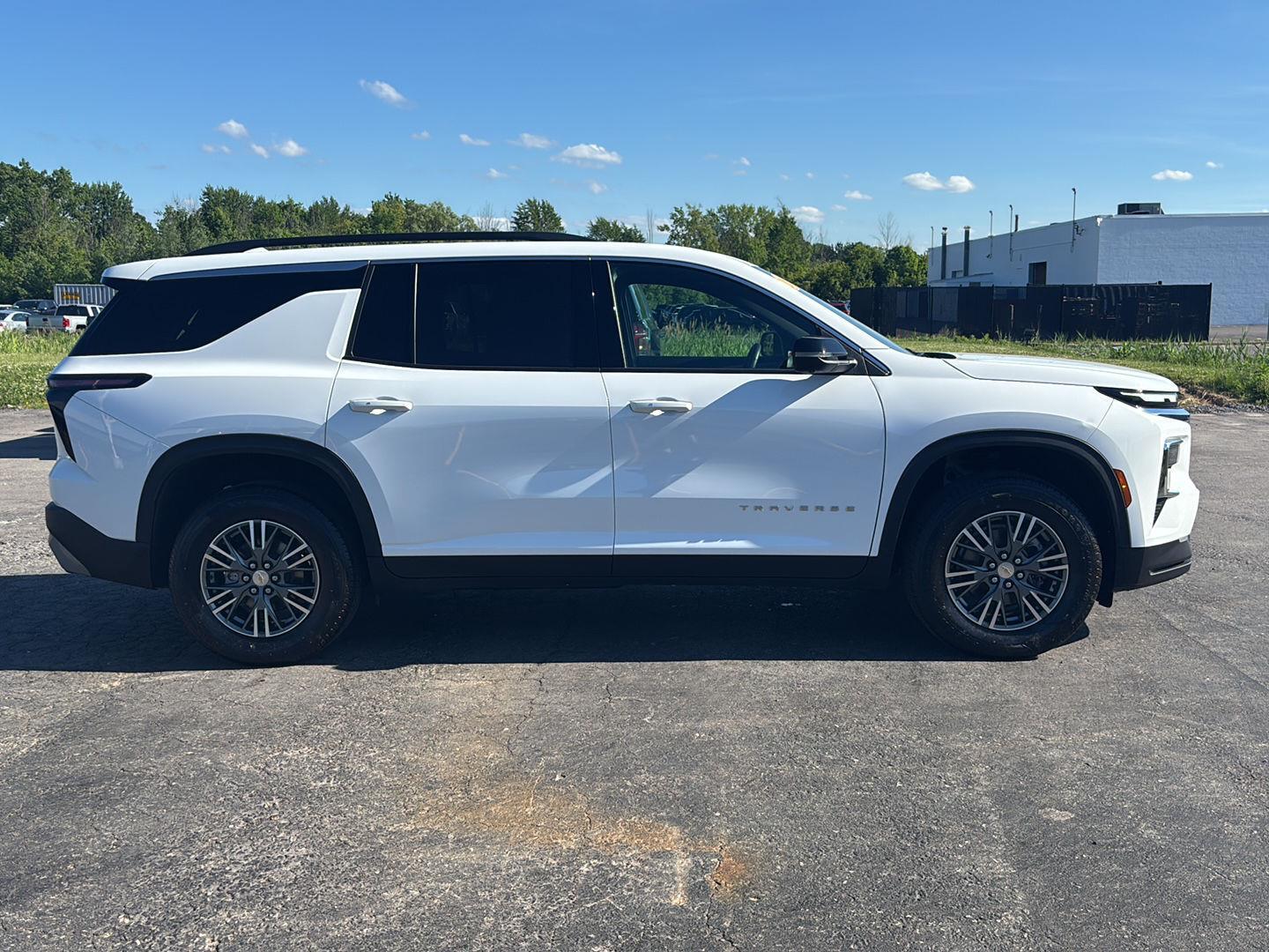 Used 2024 Summit White Chevrolet LT image 8