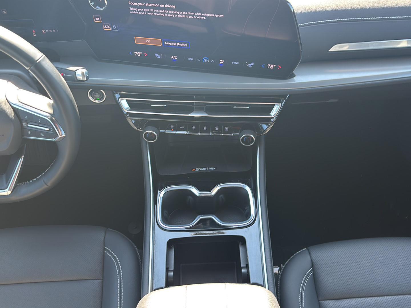 Used 2024 Summit White Chevrolet LT image 12