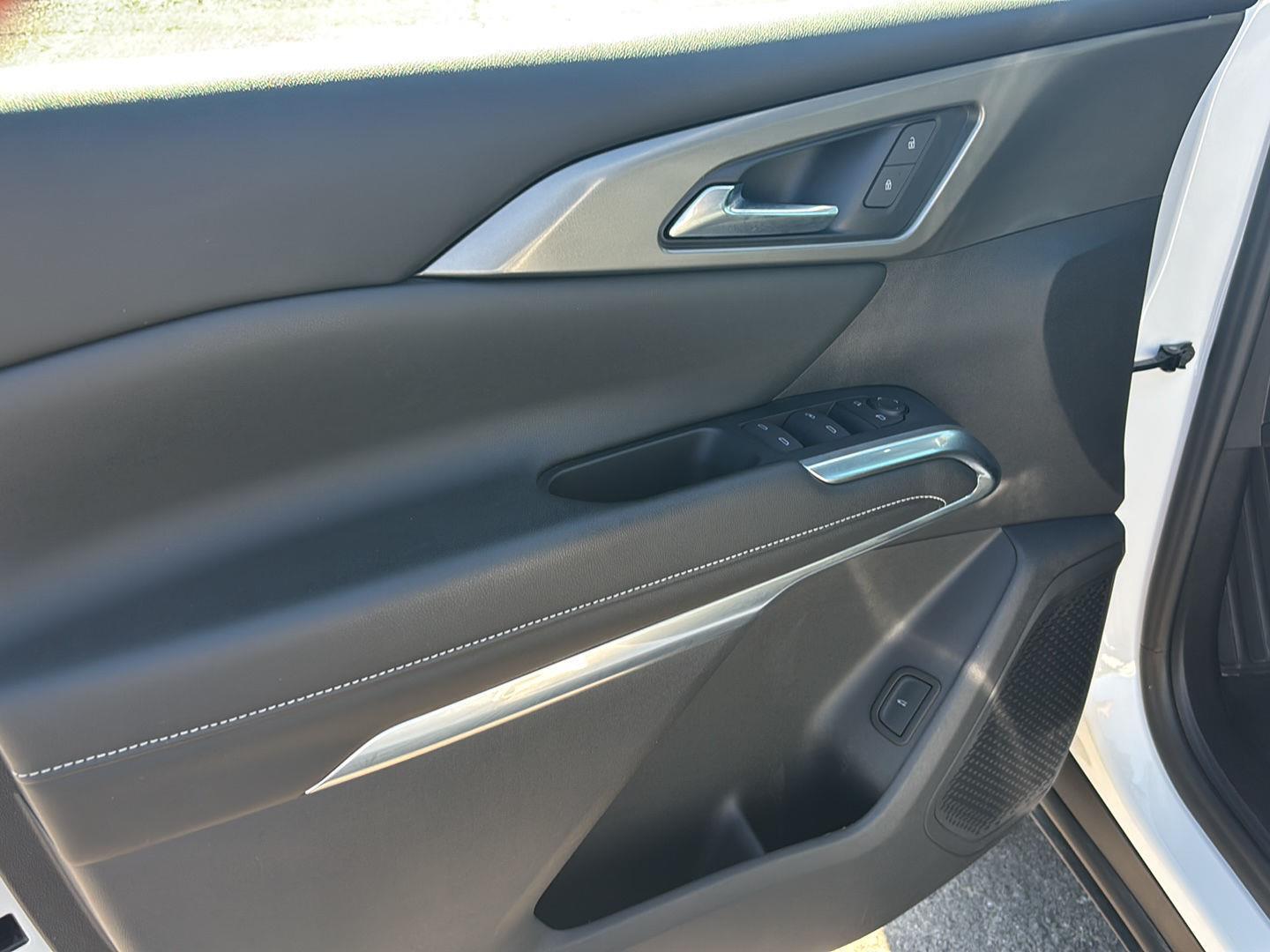 Used 2024 Summit White Chevrolet LT image 14