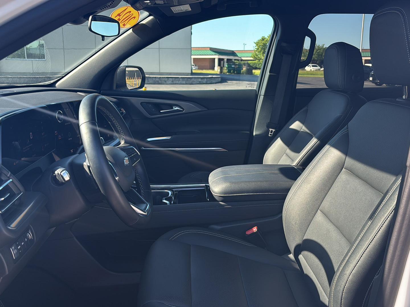 Used 2024 Summit White Chevrolet LT image 29