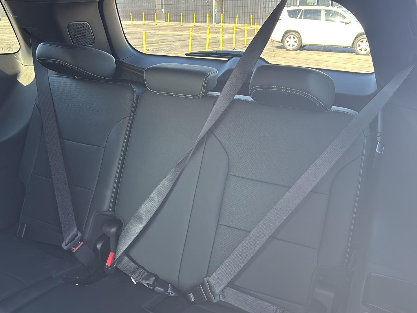 Used 2024 Summit White Chevrolet LT image 31