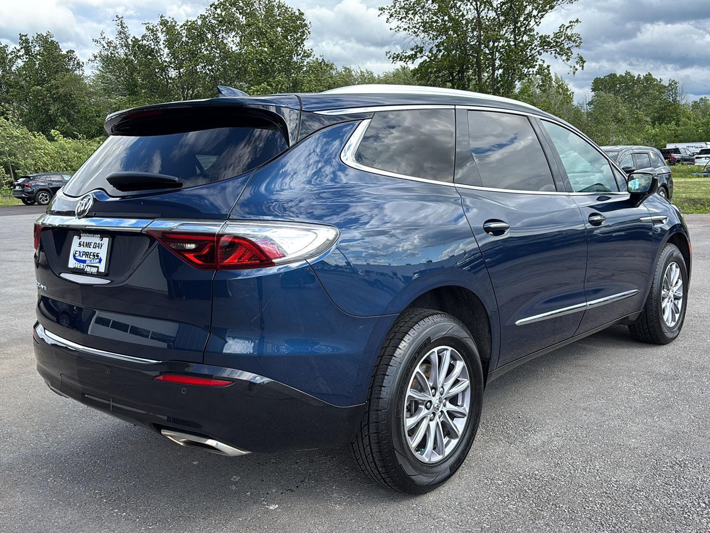 Used 2024 Blue Metallic Buick Essence image 5