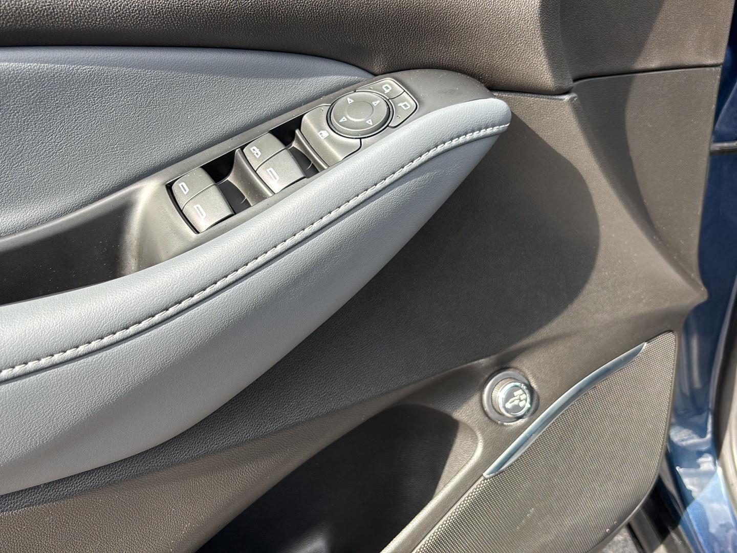 Used 2024 Blue Metallic Buick Essence image 25