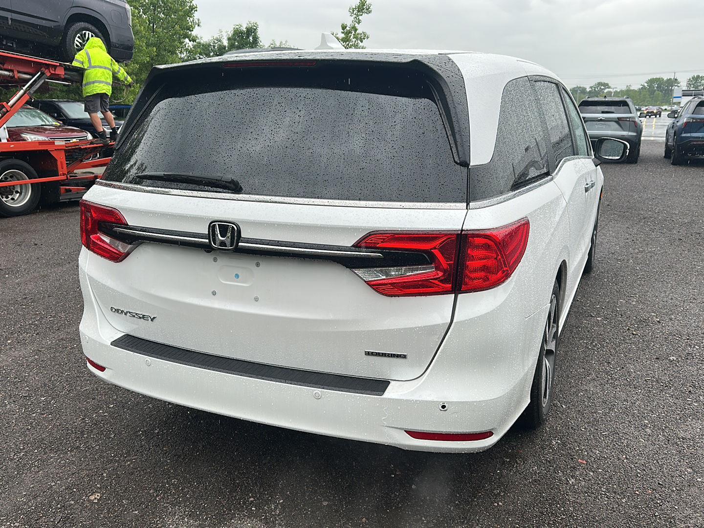 Used 2023 Platinum White Pearl Honda Touring image 4