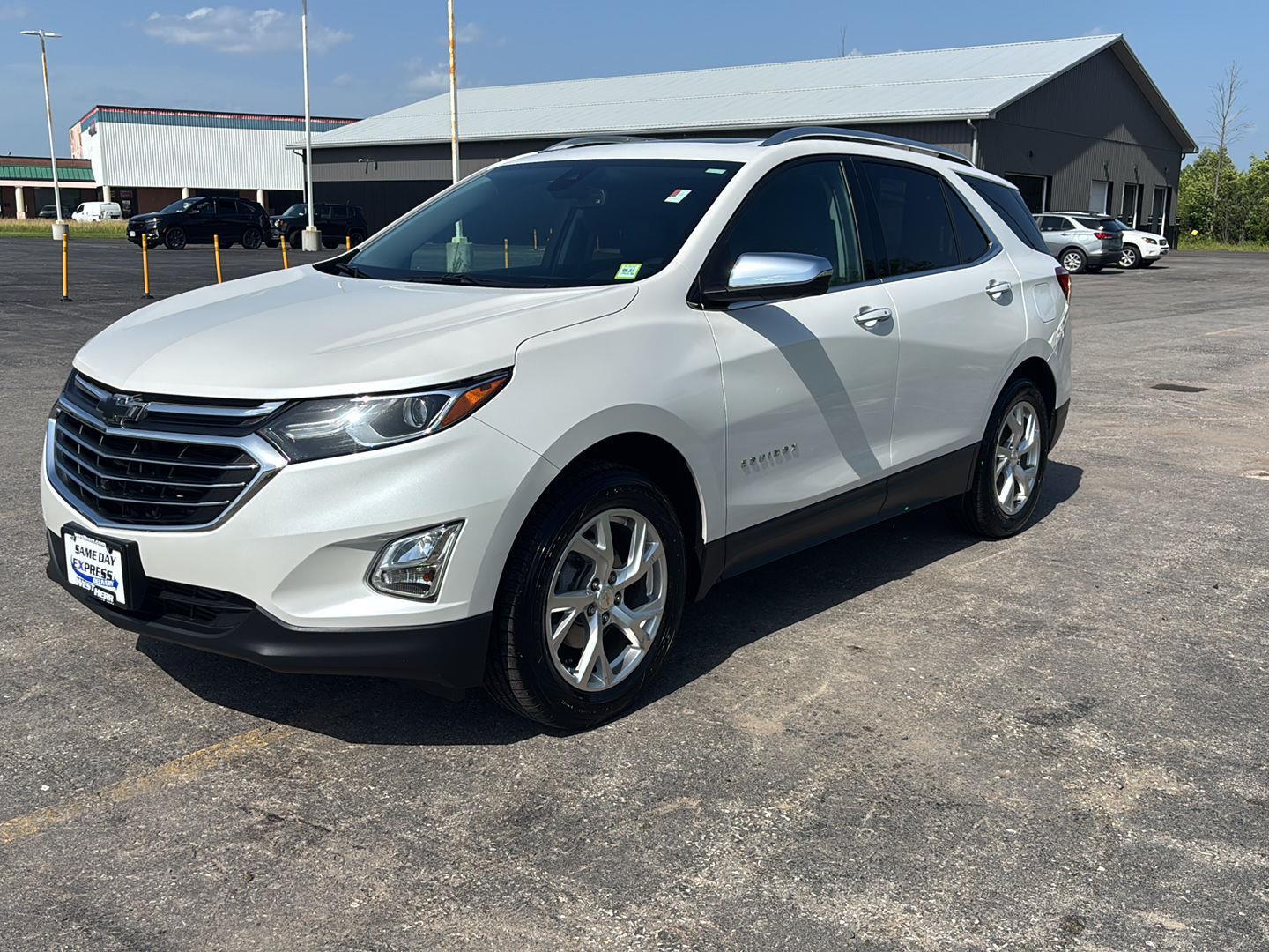 Used 2019 Iridescent Pearl Tricoat Chevrolet Premier image 3